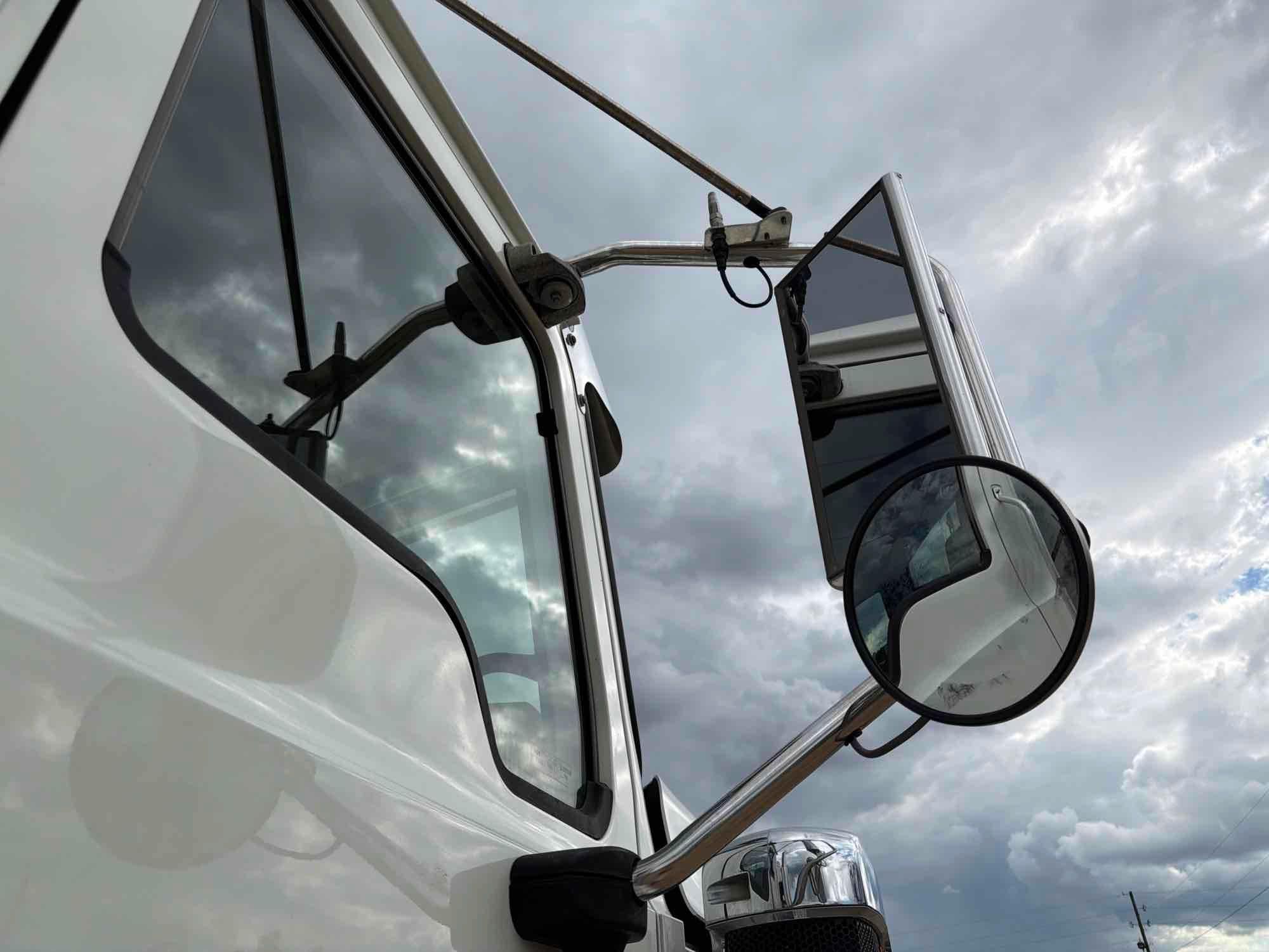 2013 Mack TD713