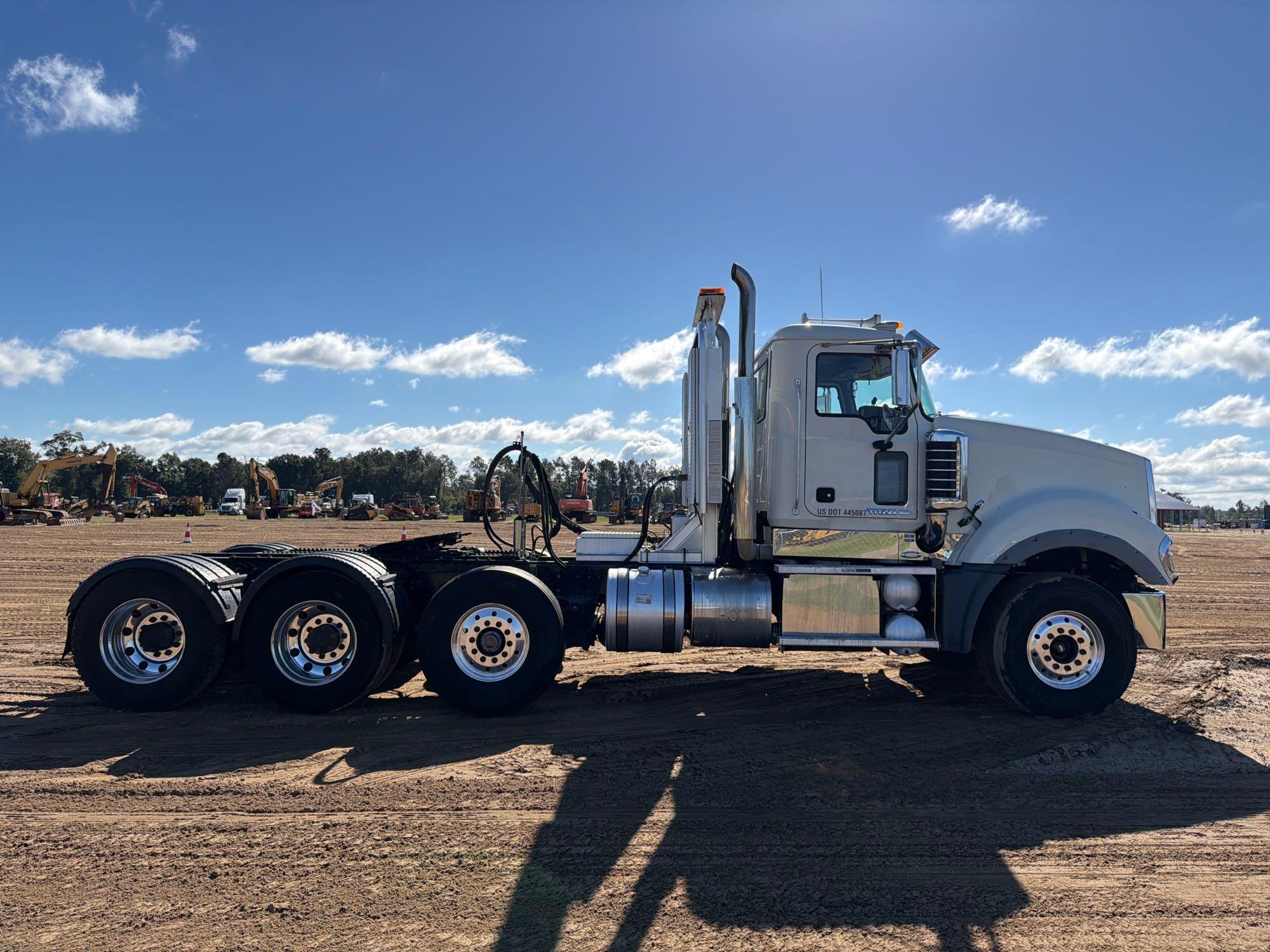 2013 Mack TD713