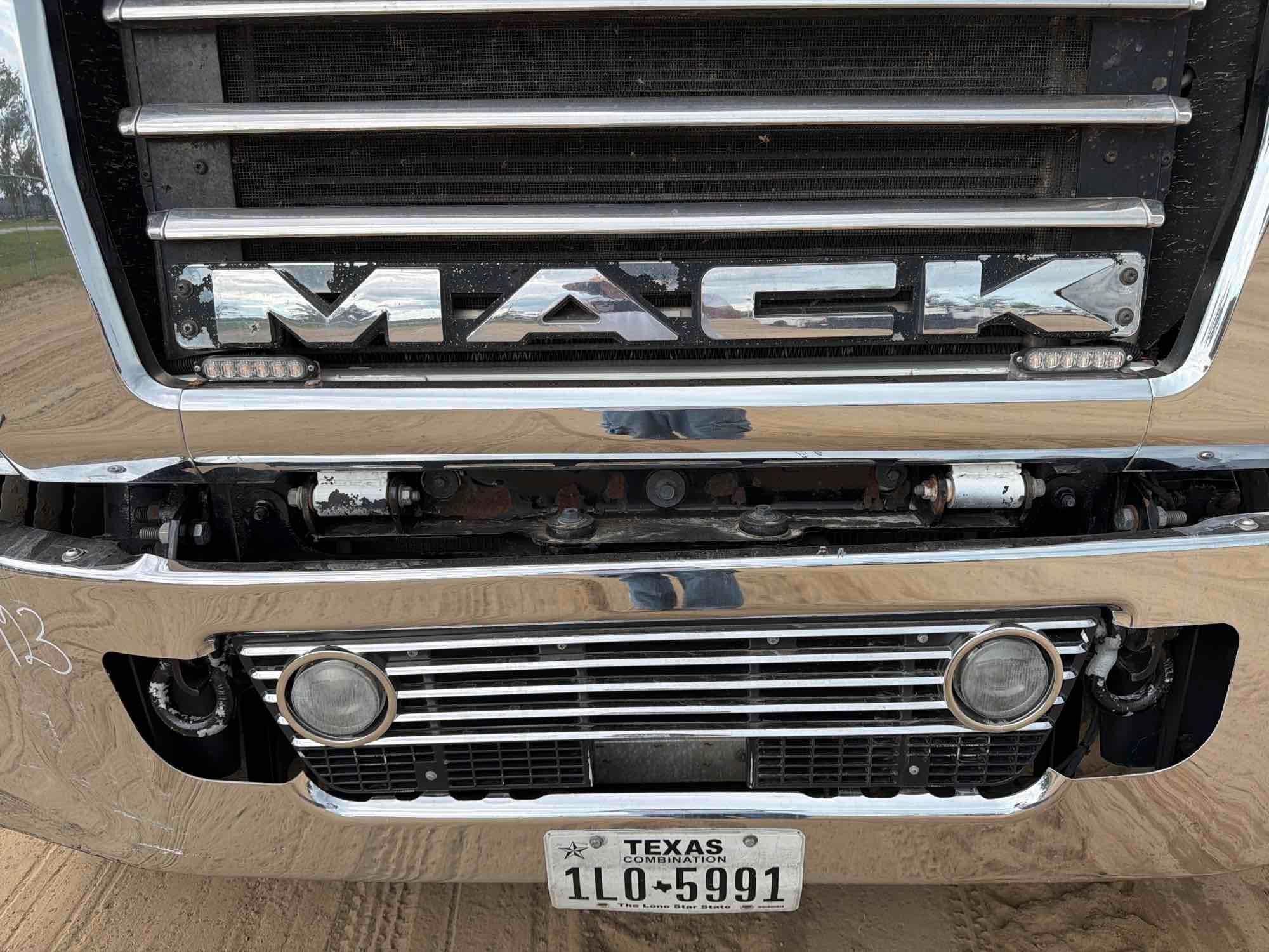 2013 Mack TD713