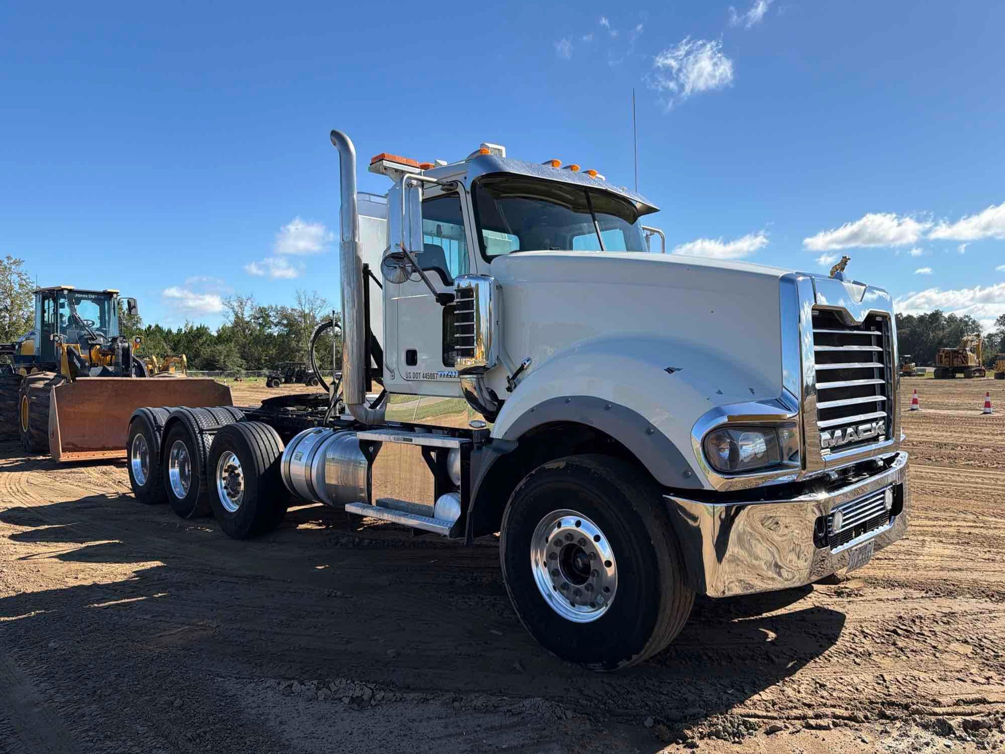 2013 Mack TD713