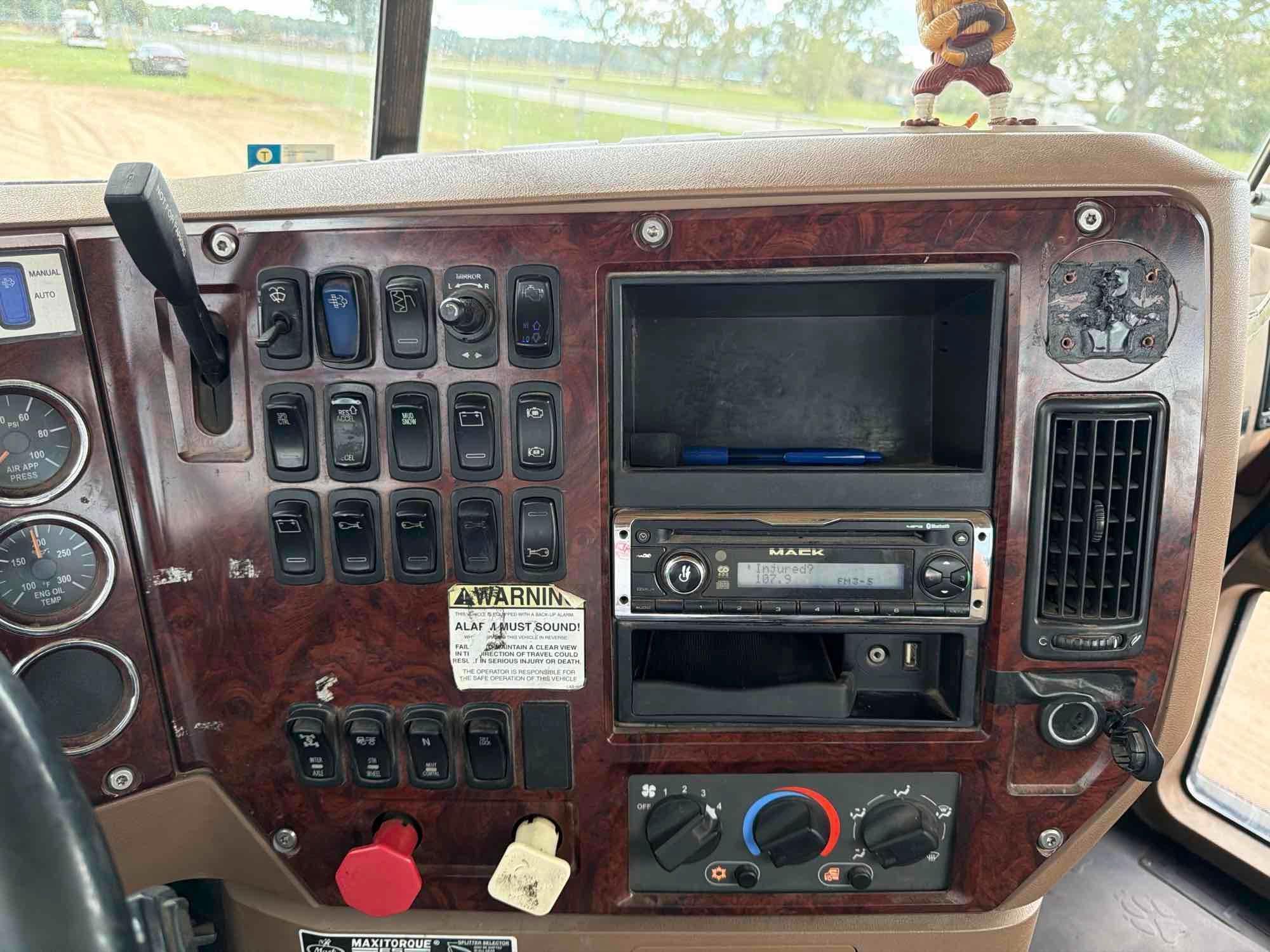 2013 Mack TD713