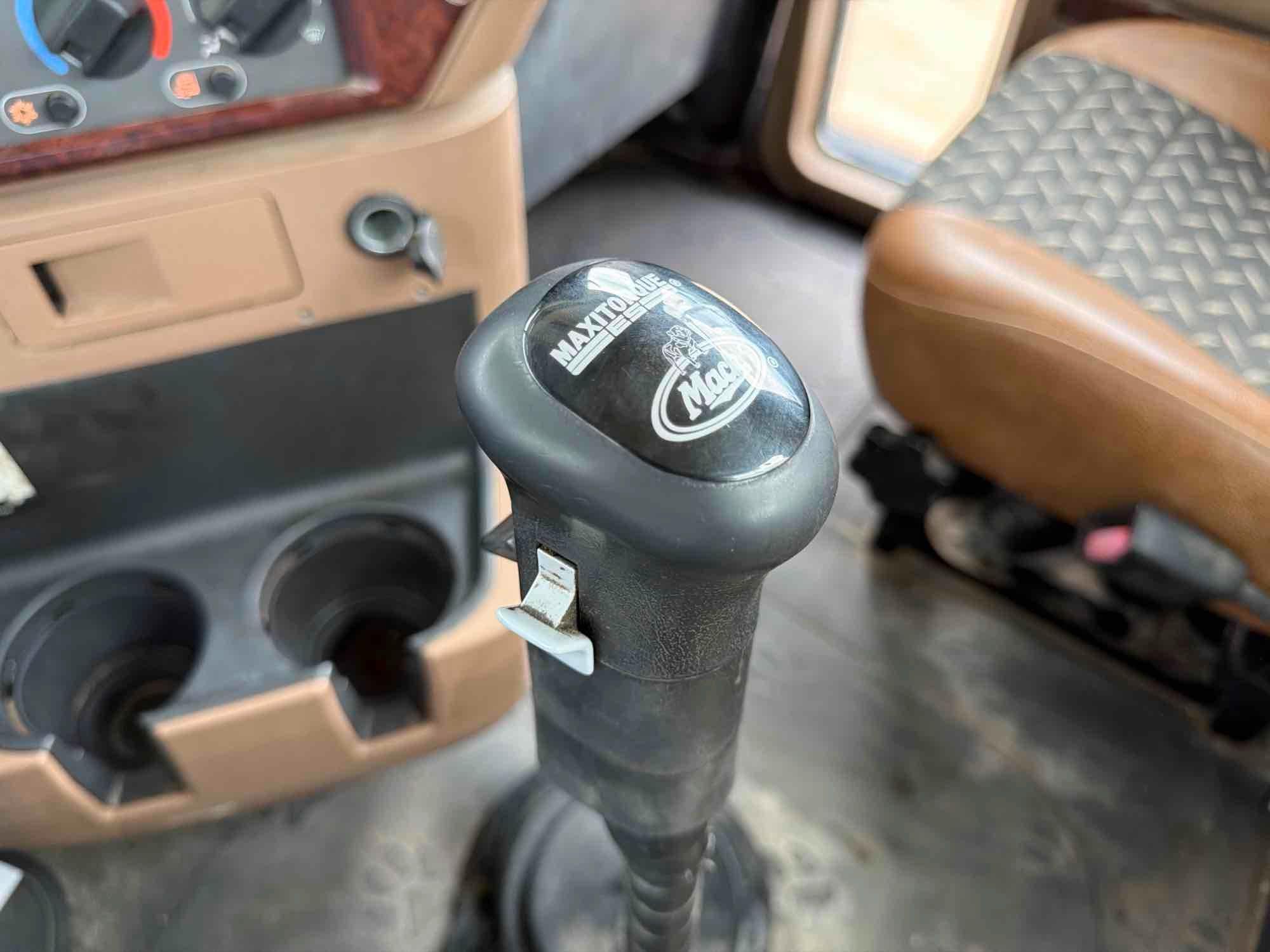 2013 Mack TD713