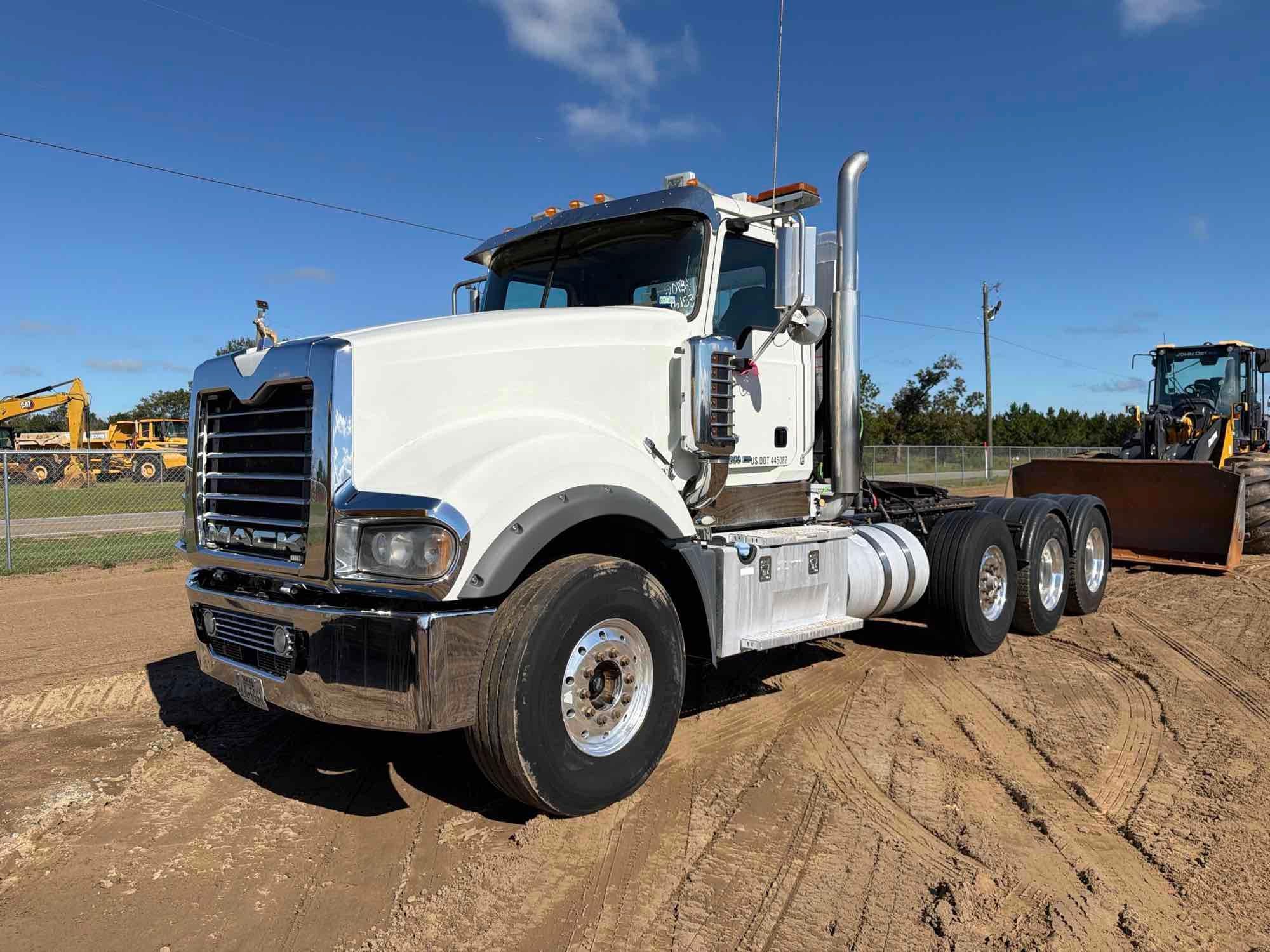 2013 Mack TD713