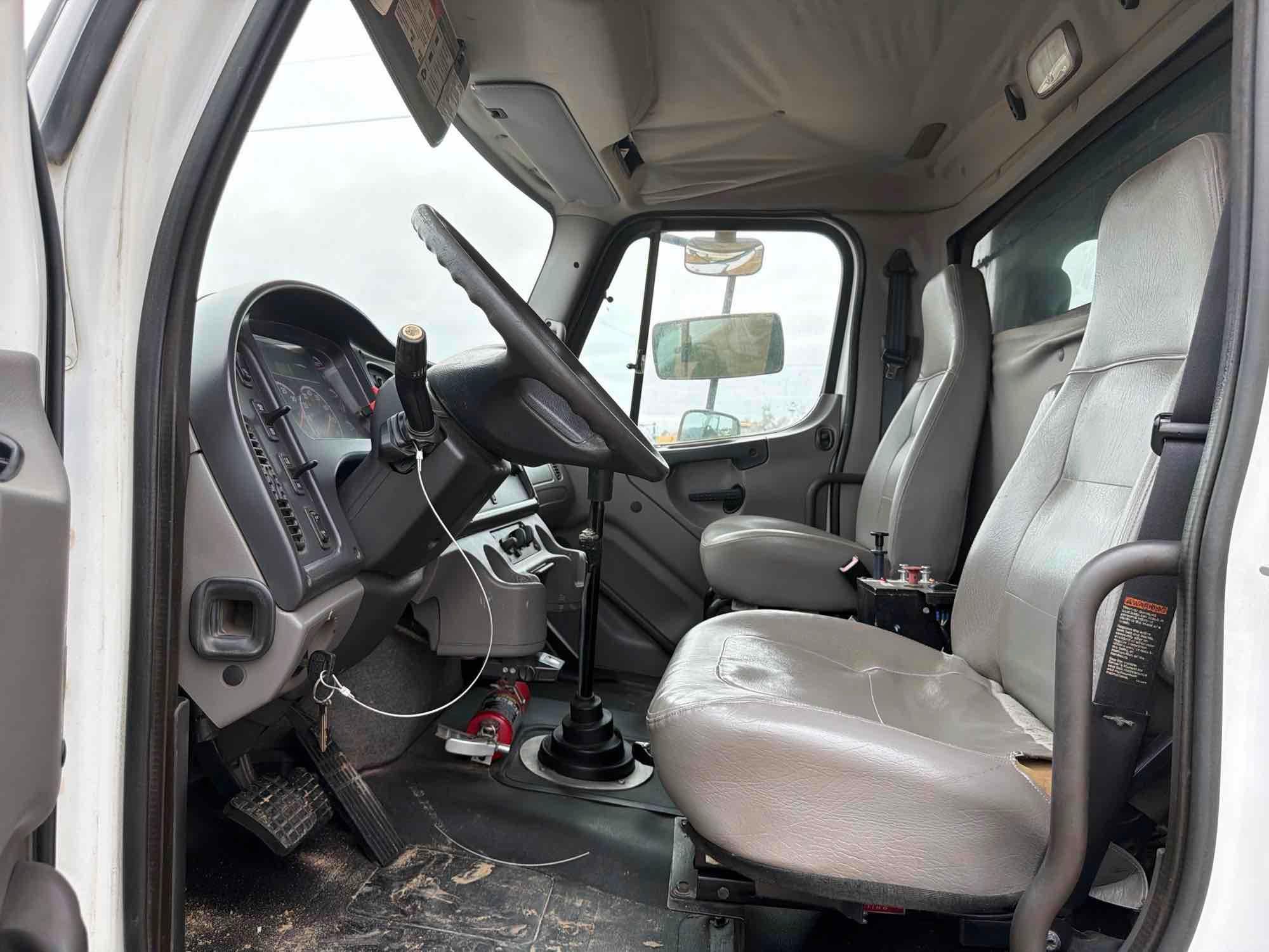 2012 Freightliner M2 BUSINESS CLASS