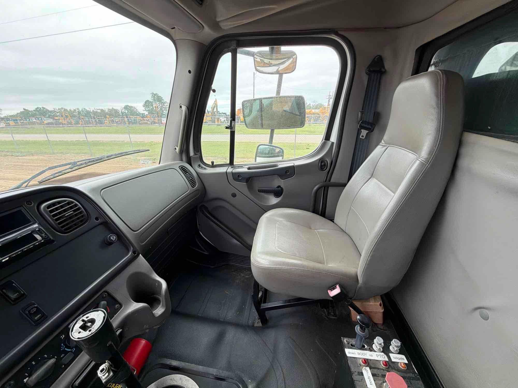 2012 Freightliner M2 BUSINESS CLASS