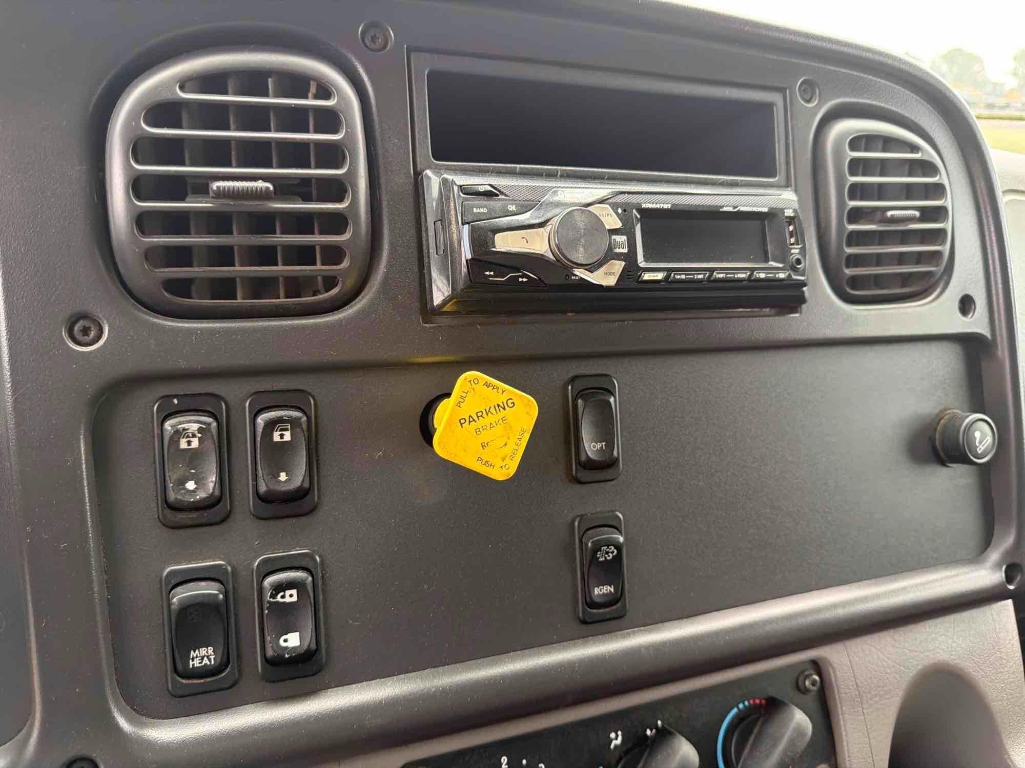 2012 Freightliner M2 BUSINESS CLASS