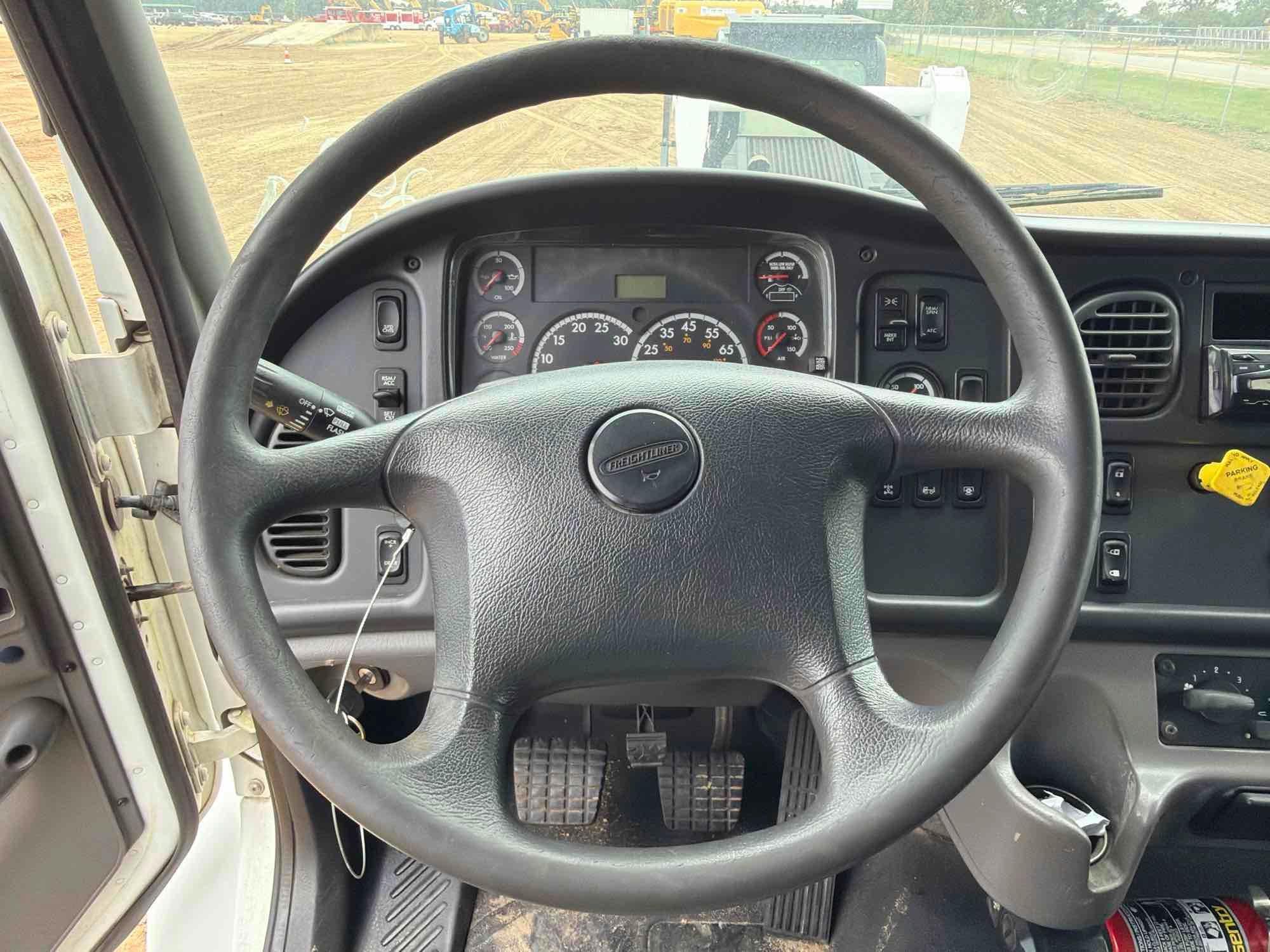 2012 Freightliner M2 BUSINESS CLASS