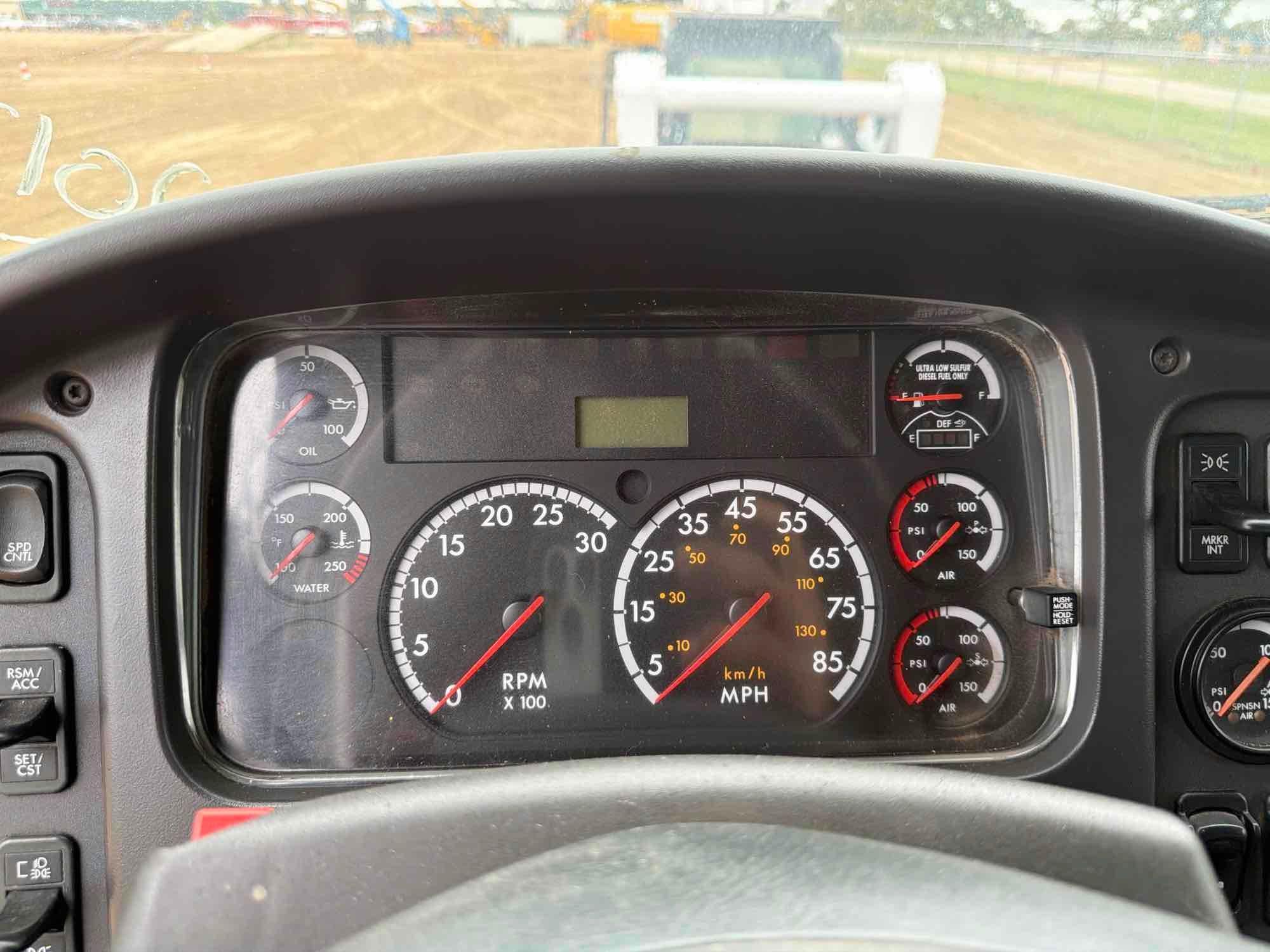2012 Freightliner M2 BUSINESS CLASS
