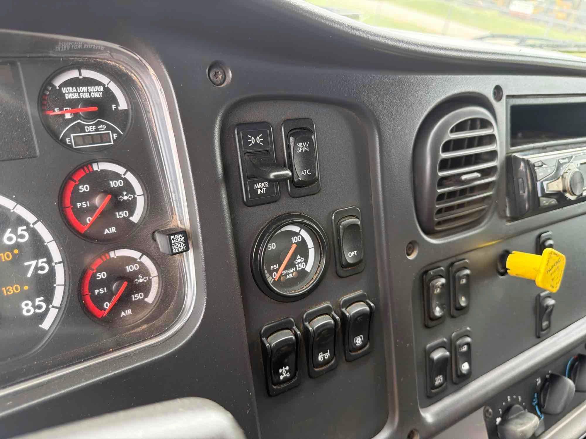 2012 Freightliner M2 BUSINESS CLASS