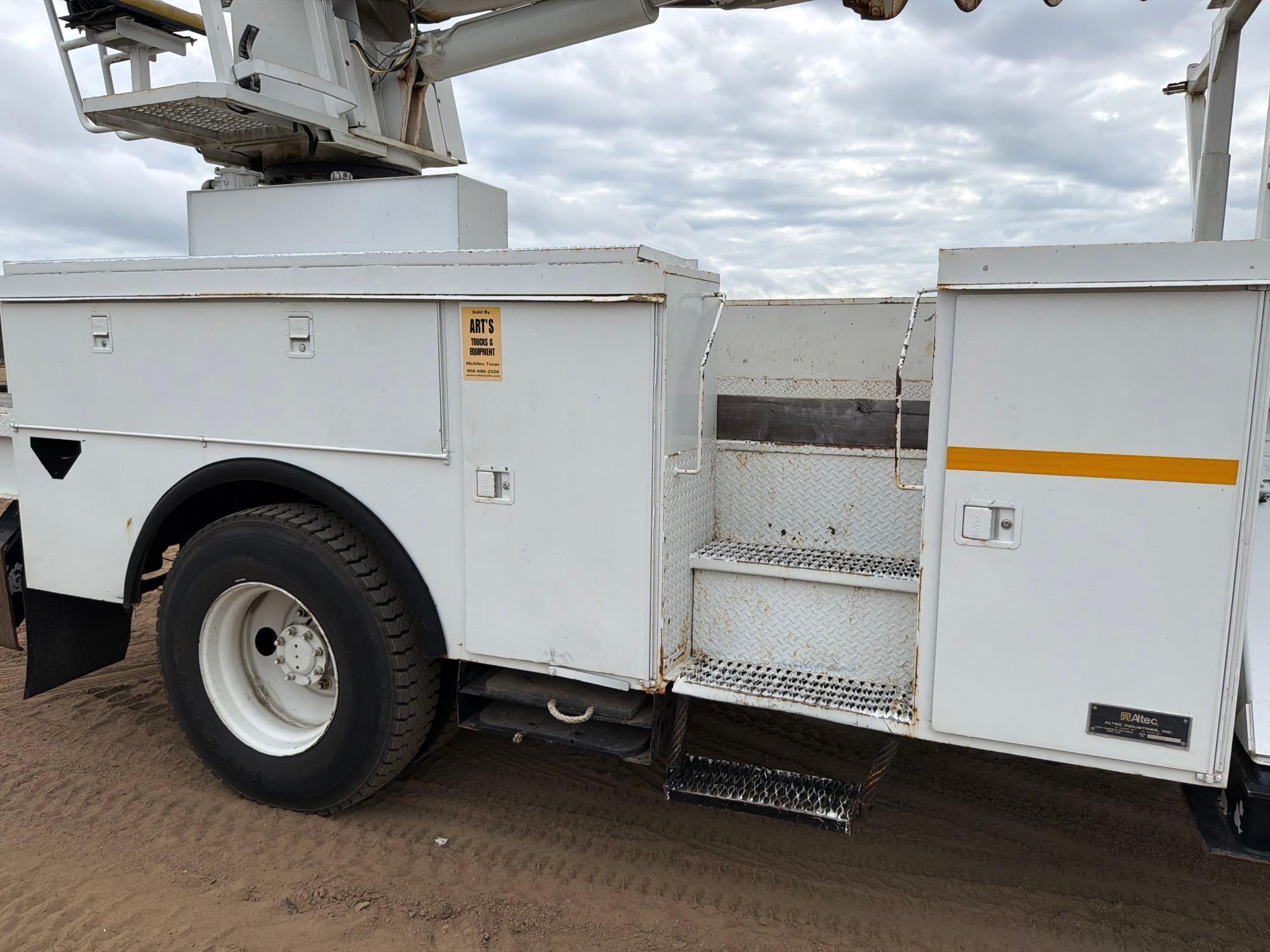 2005 International 4400 SBA 4x2