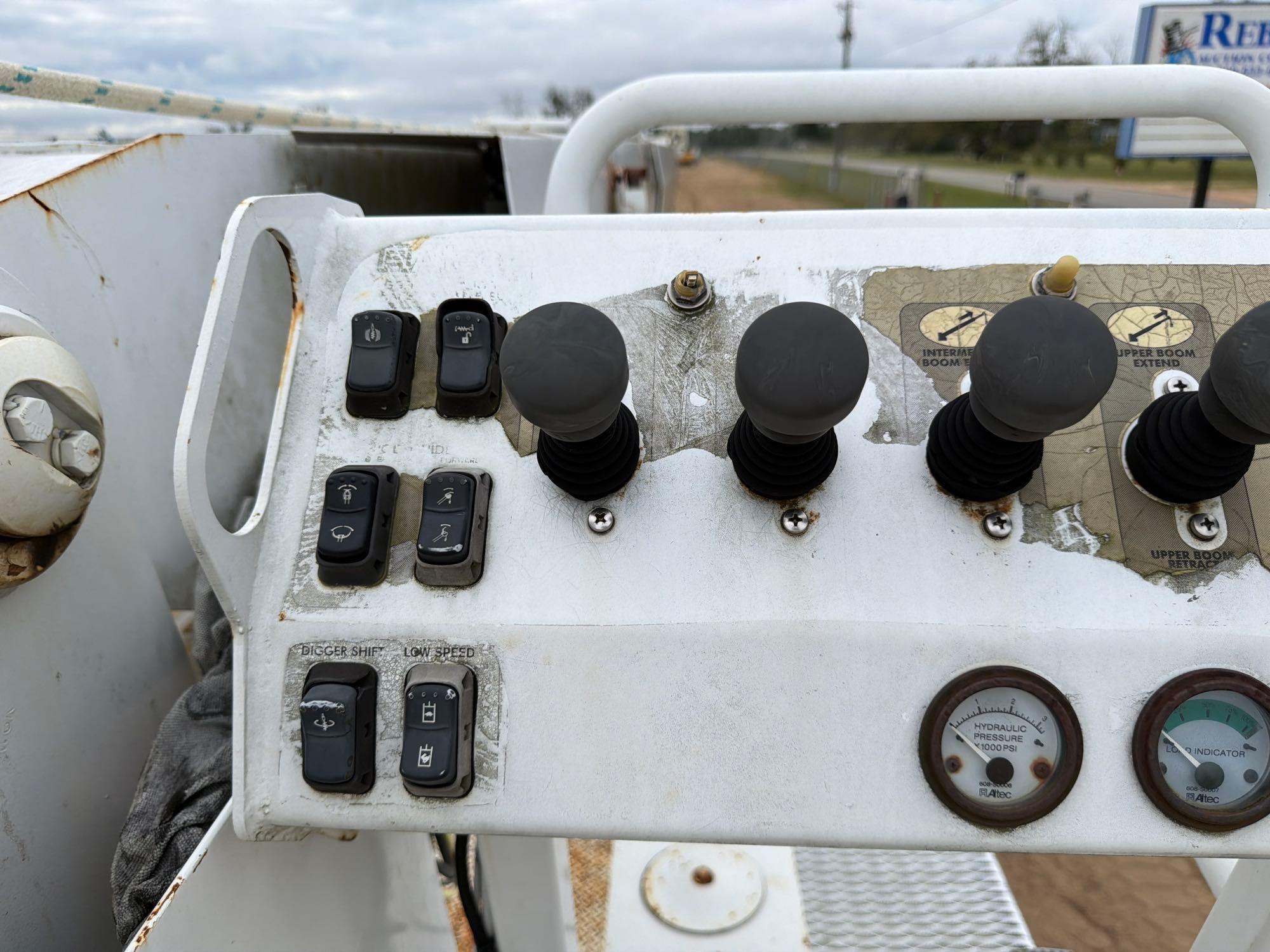 2005 International 4400 SBA 4x2
