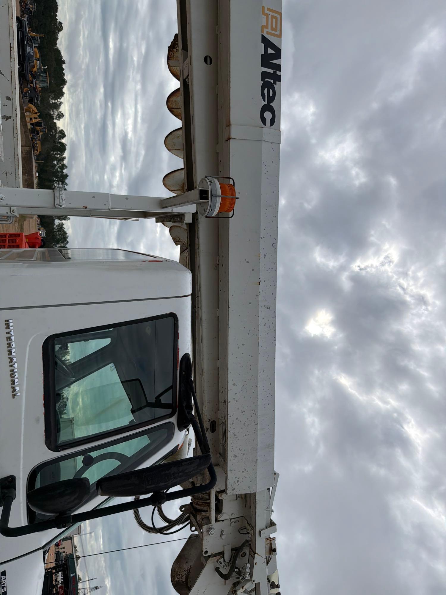 2005 International 4400 SBA 4x2