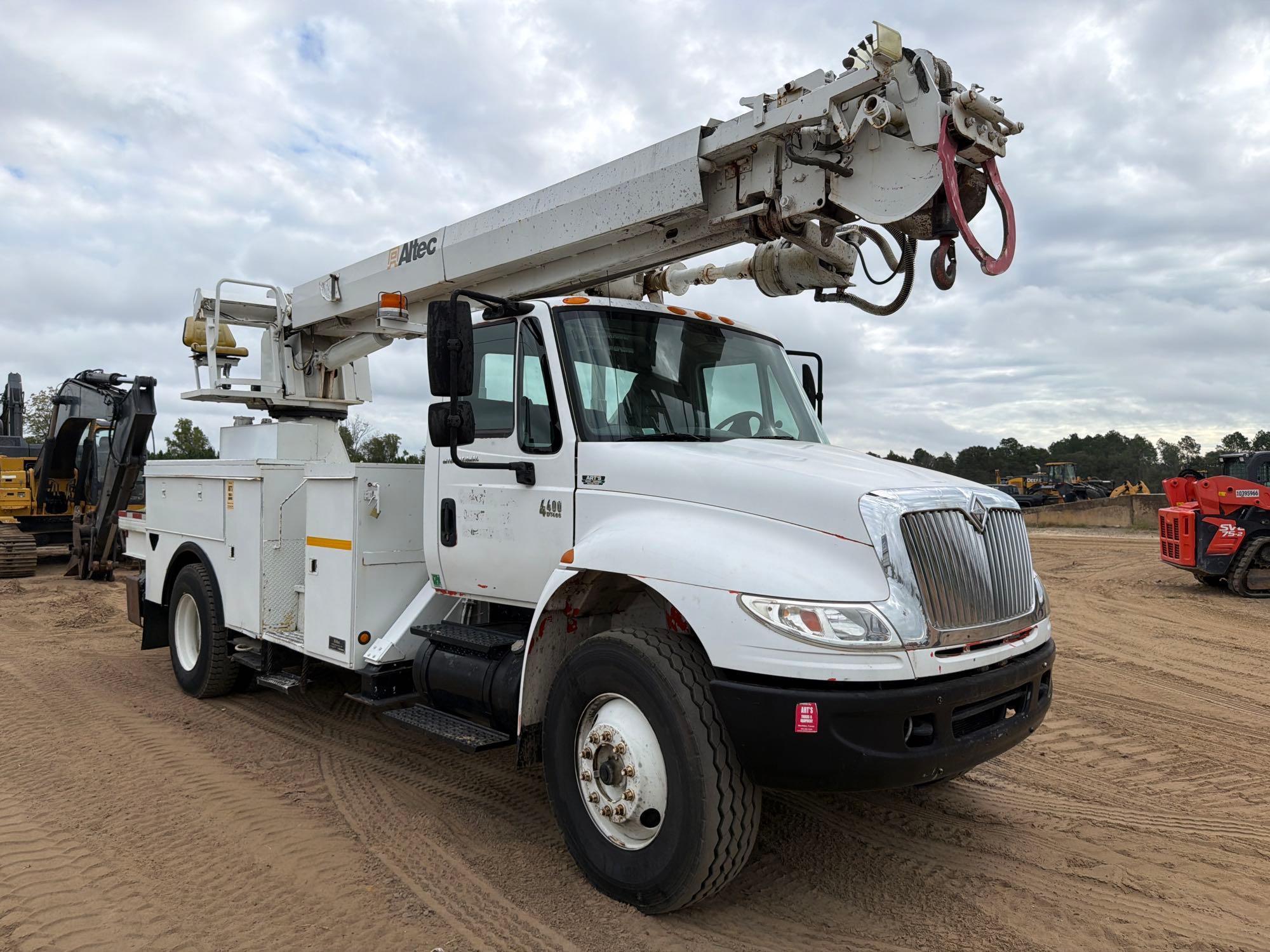 2005 International 4400 SBA 4x2
