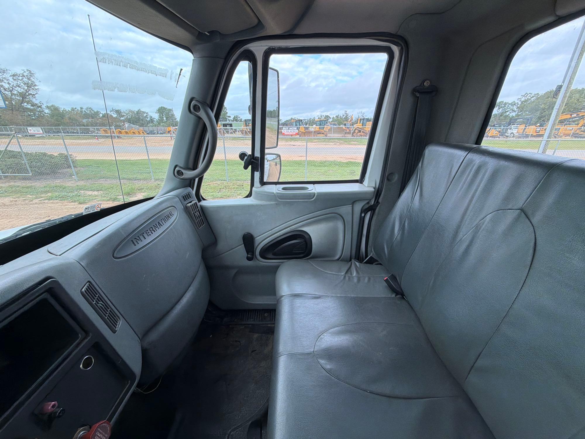 2005 International 4400 SBA 4x2