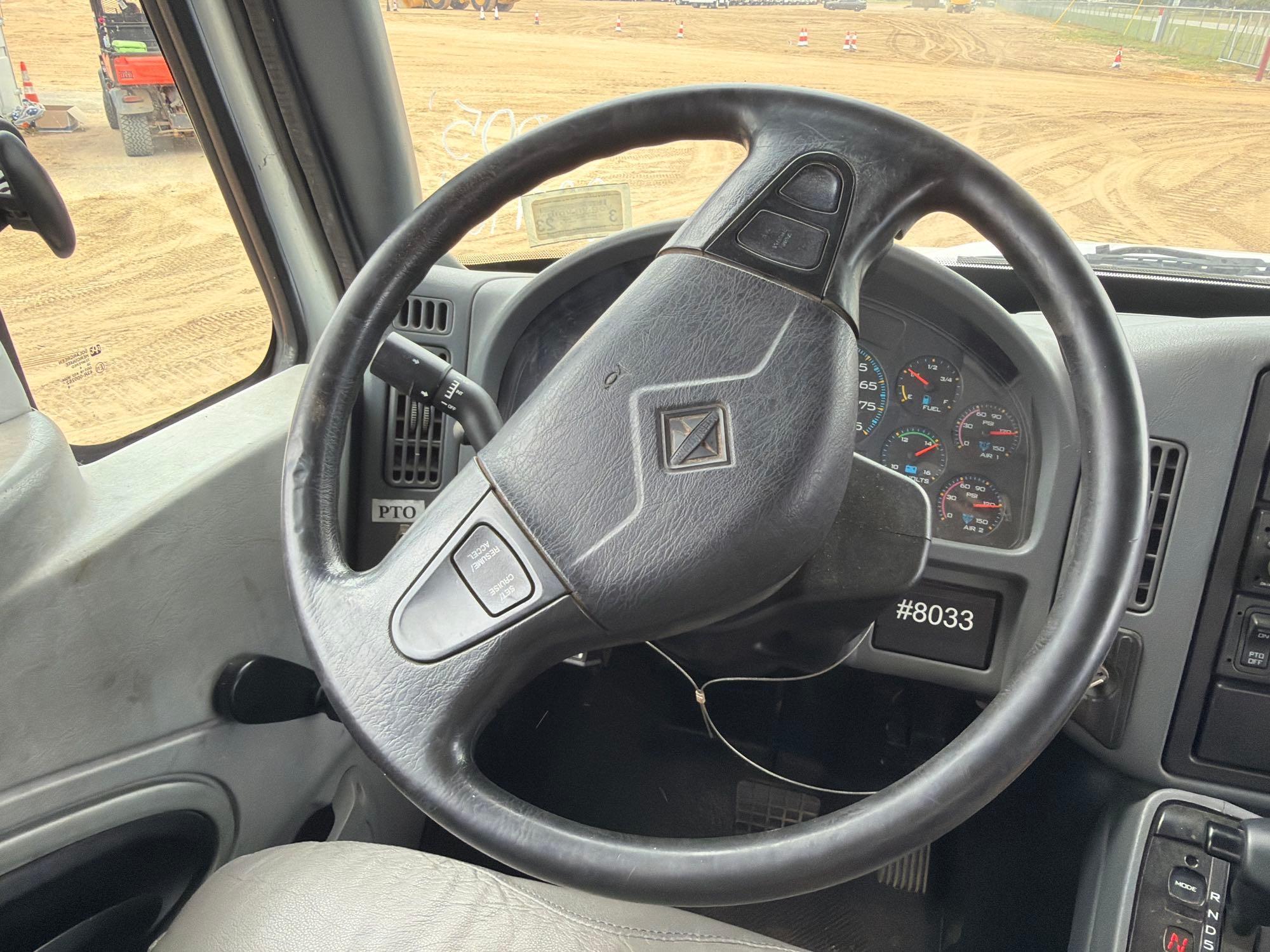 2005 International 4400 SBA 4x2