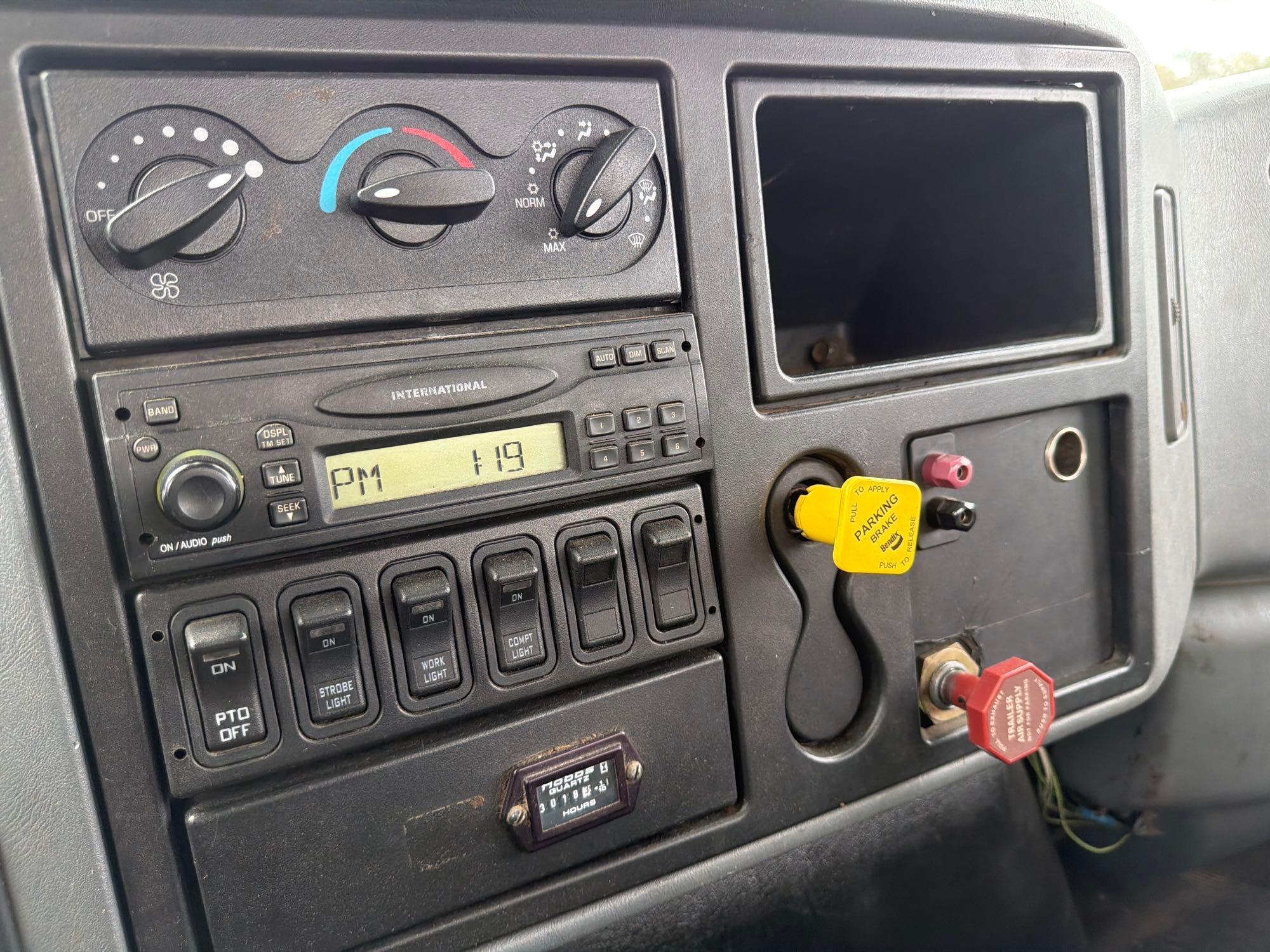2005 International 4400 SBA 4x2