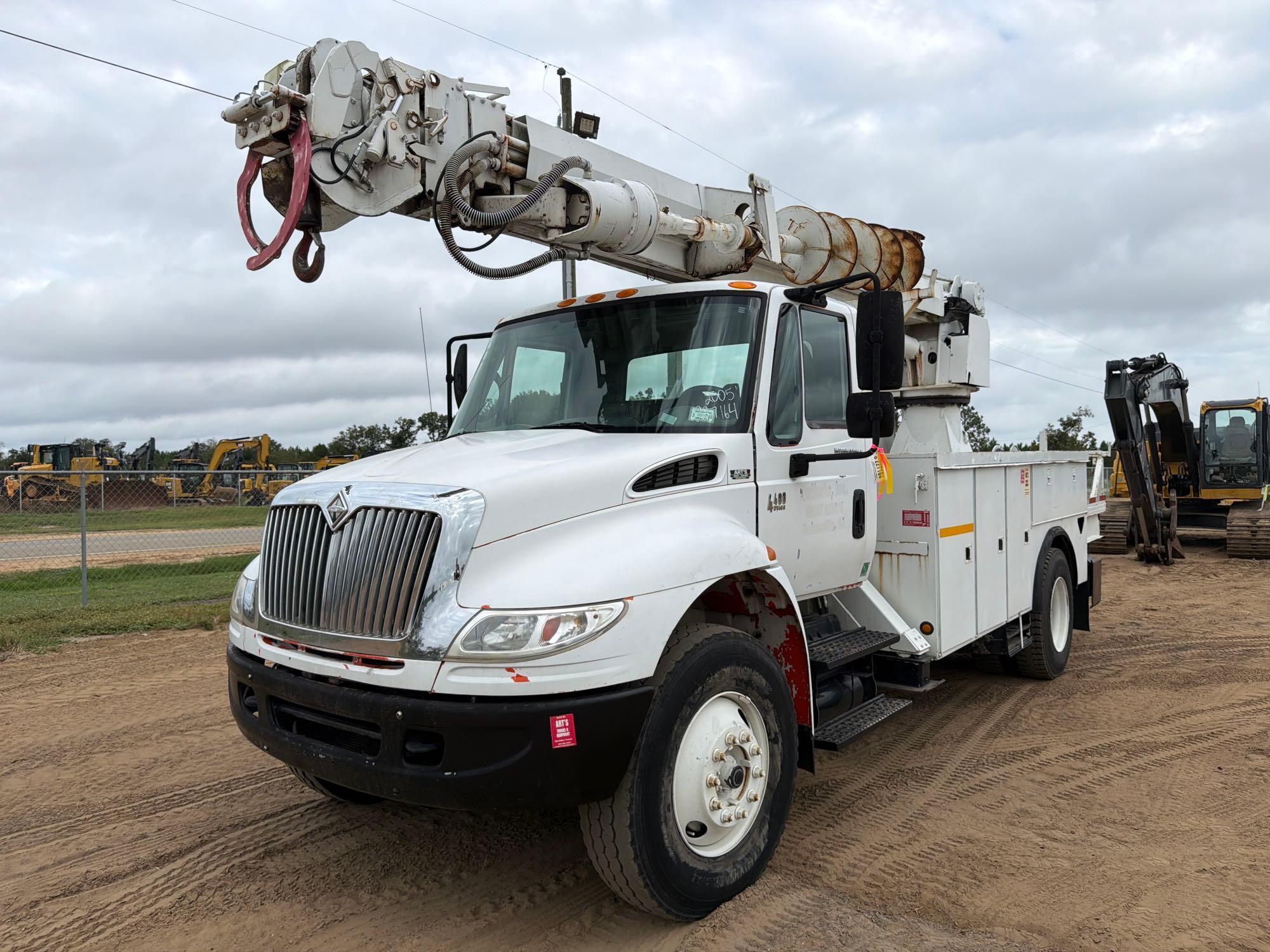2005 International 4400 SBA 4x2