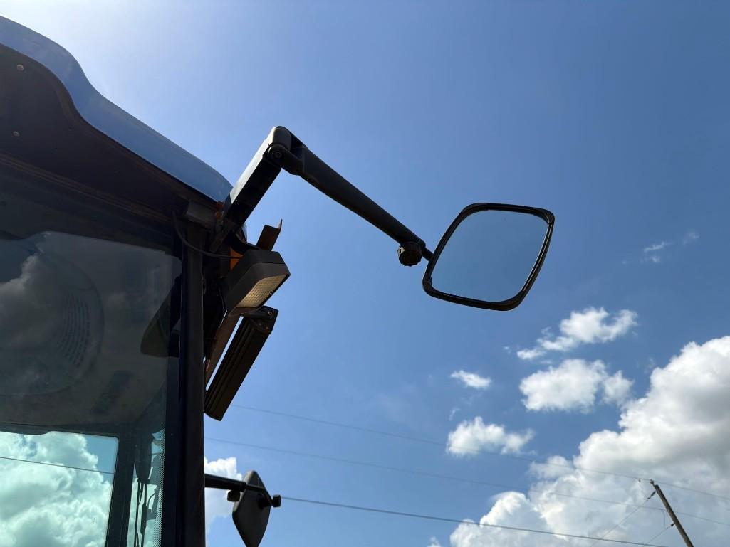 New Holland TV6070