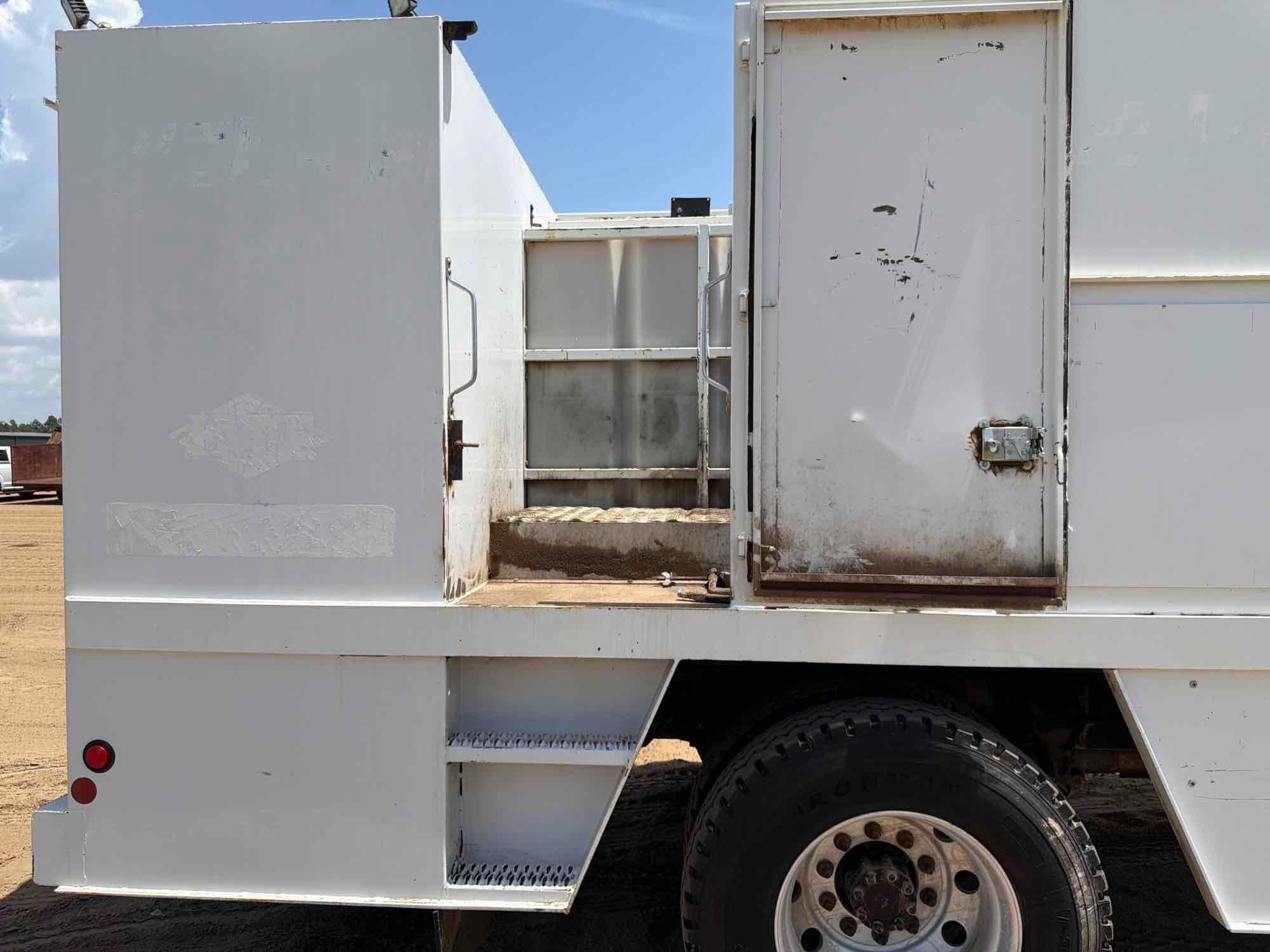 Ford F750 XLT