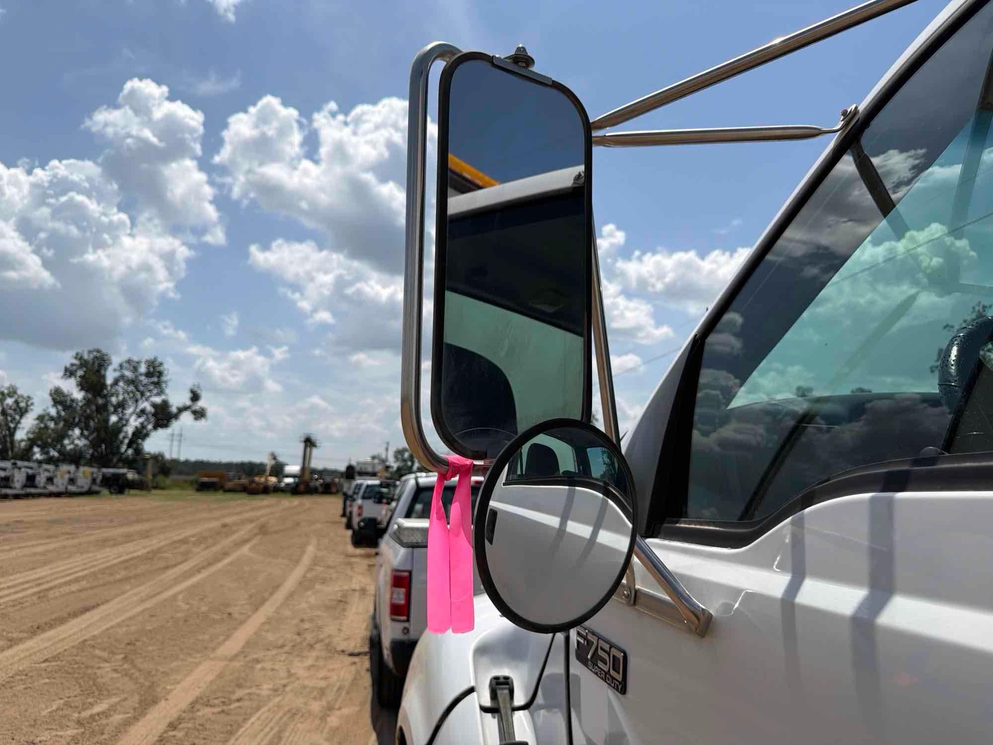 Ford F750 XLT