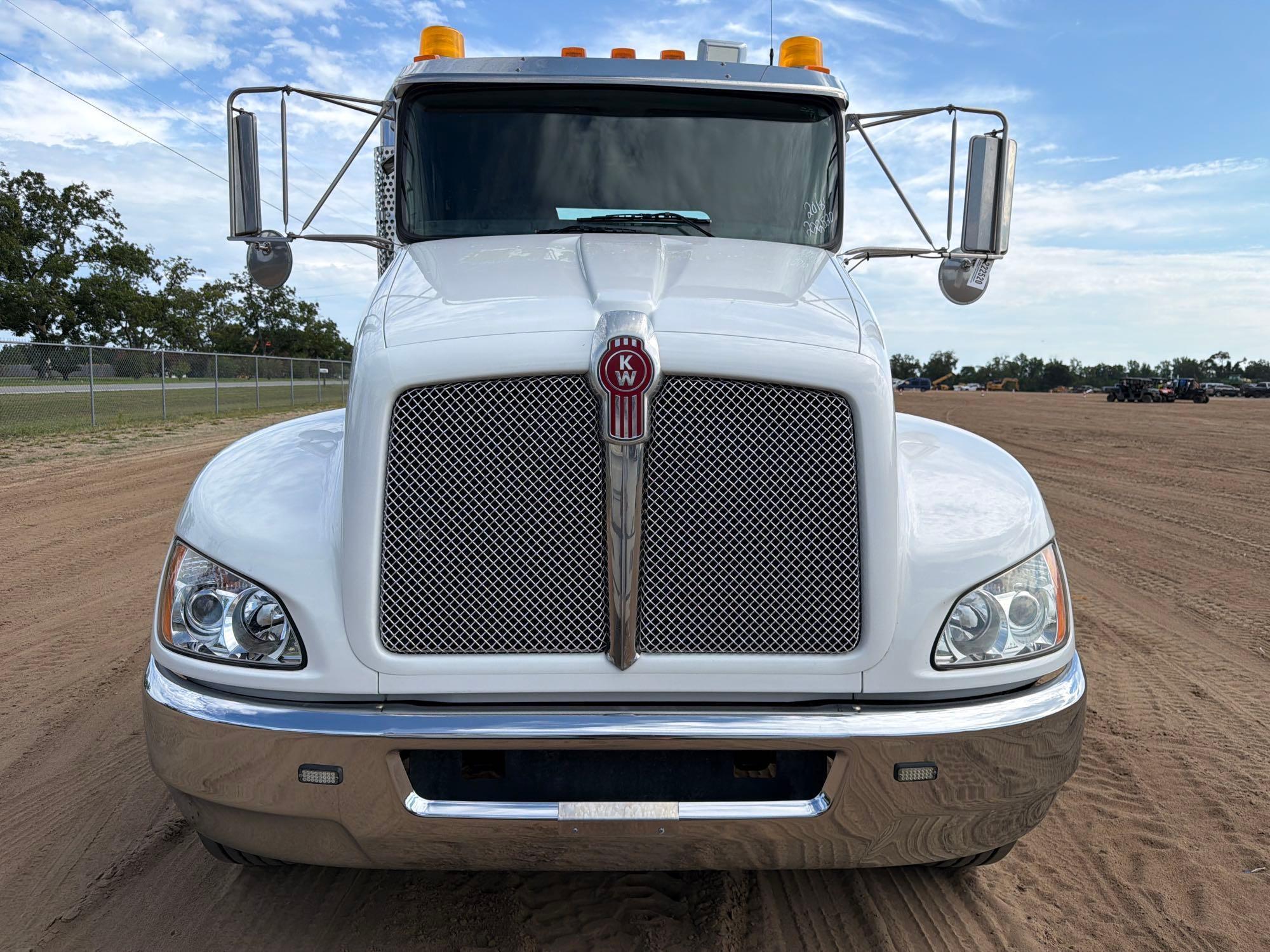 Kenworth T370