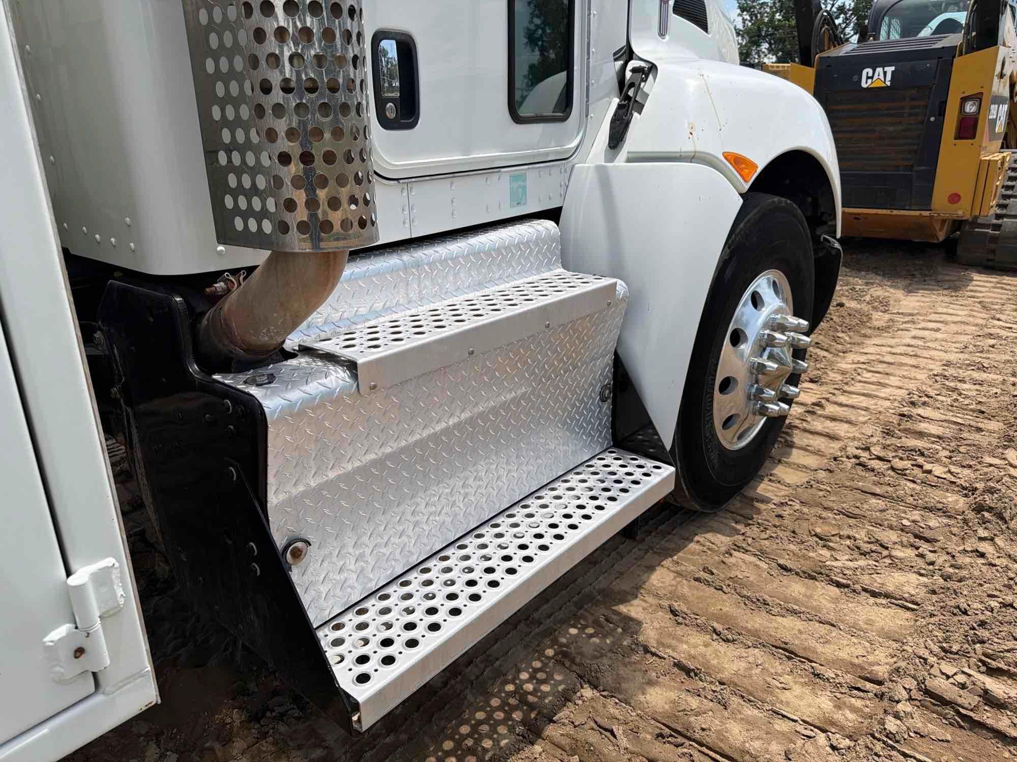 Kenworth T370