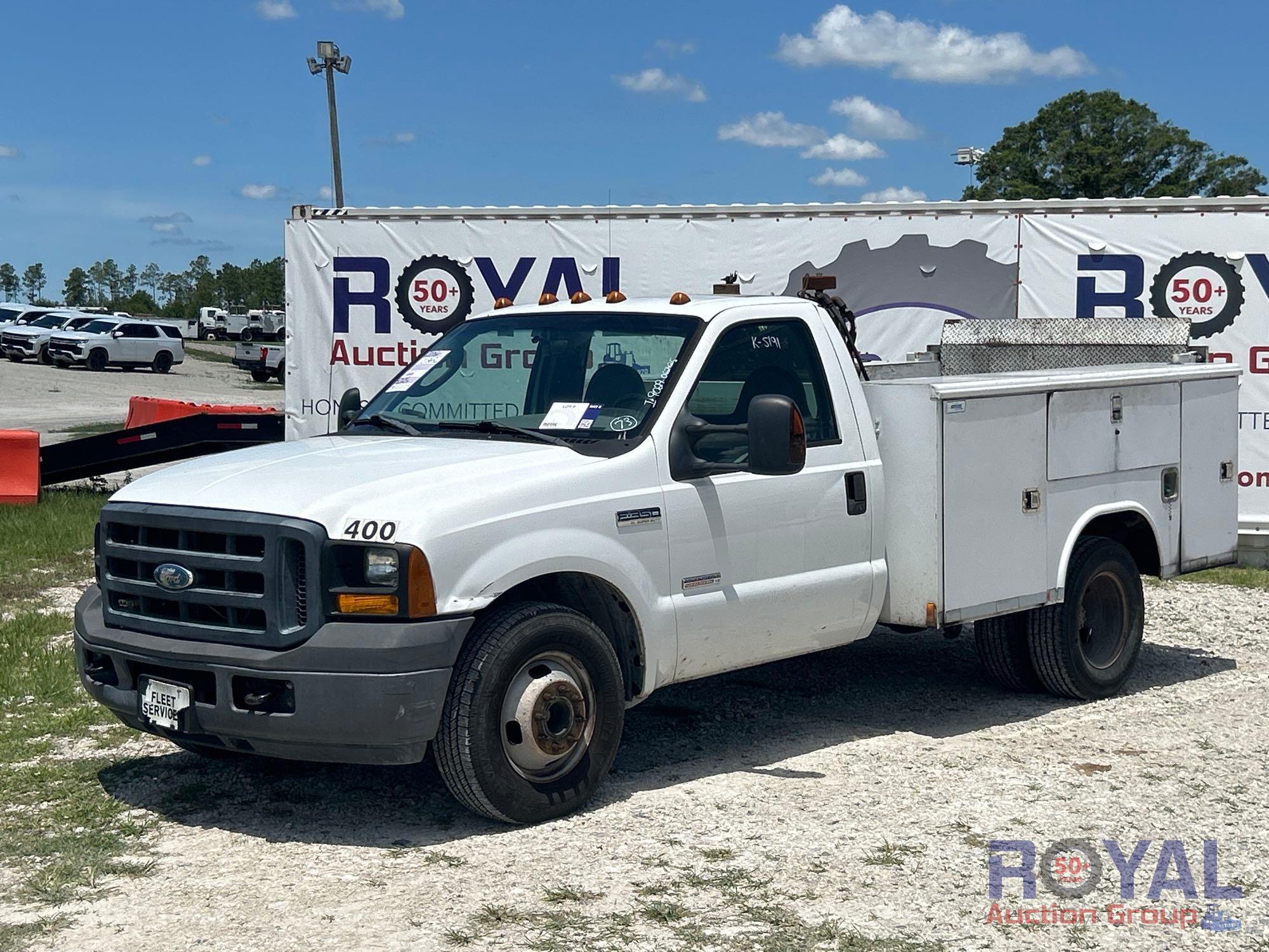 2006 Ford F-350 Reading Service Truck with Liftgate