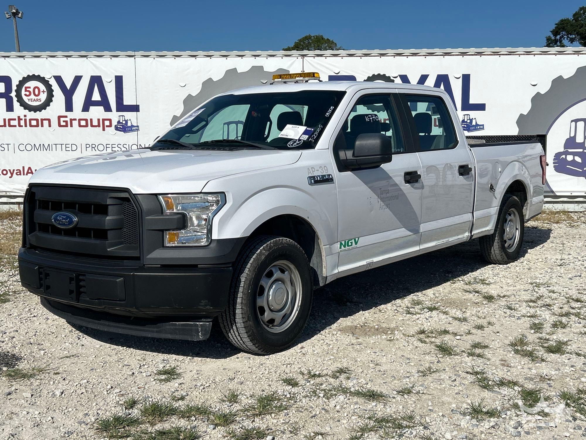 2017 Ford F-150 Crew Cab Pickup Truck with Liftgate