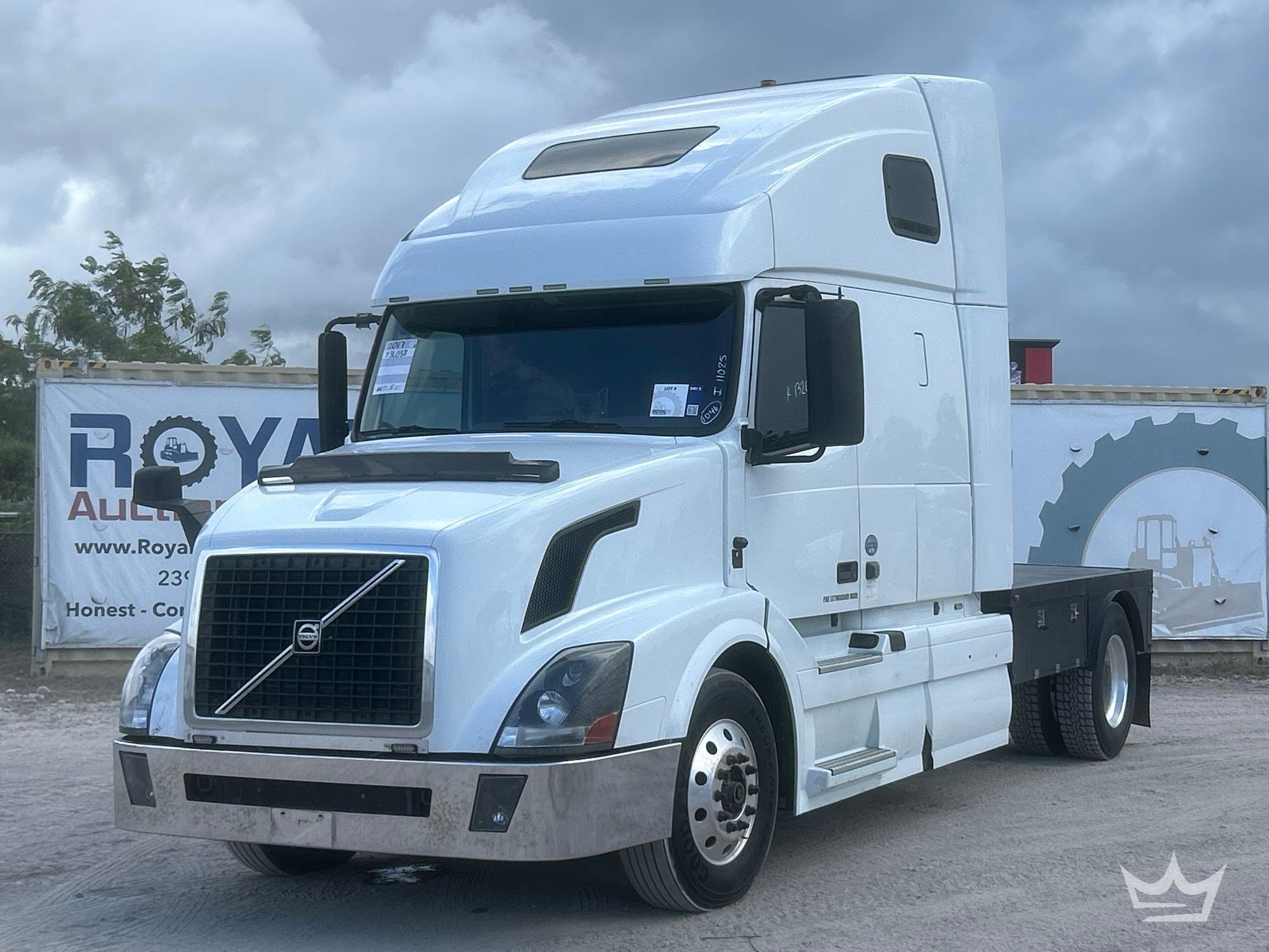 2017 Volvo VNL S/A Sleeper Cab Flatbed Hauler Truck