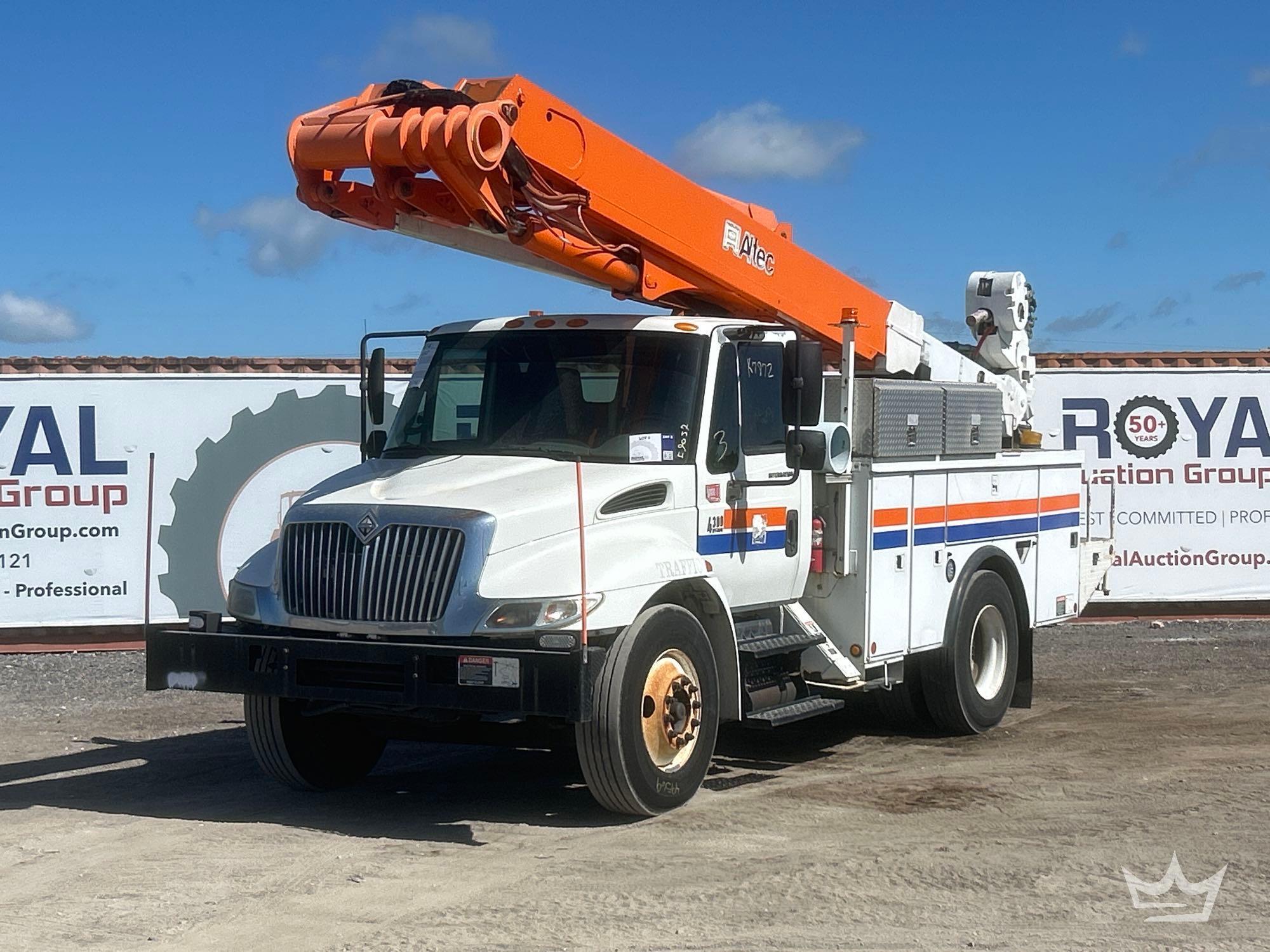 2006 International 4300 Altec TA50 50ft Material Handling Bucket Truck