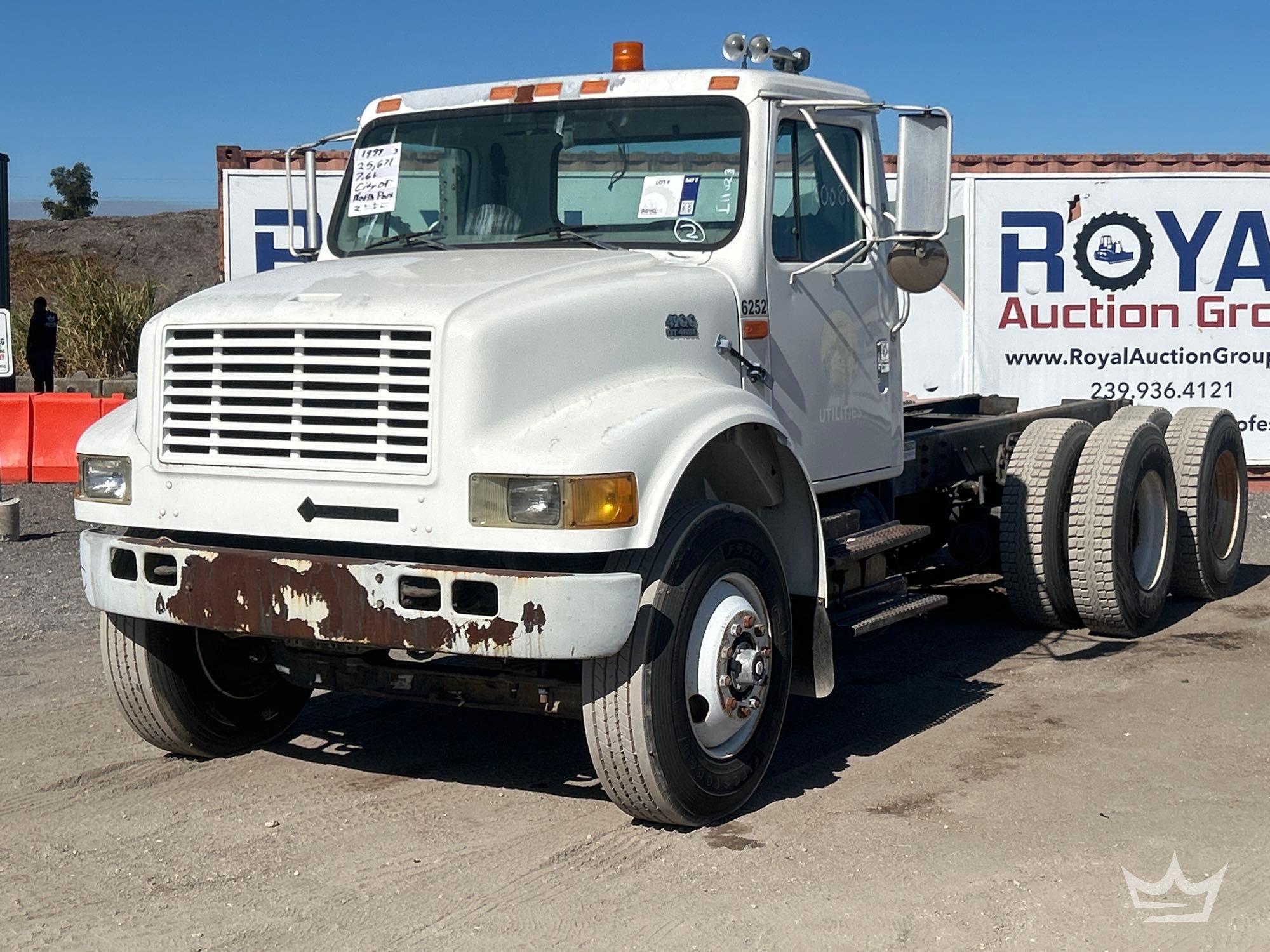 1999 International F-4900 T/A Cab and Chassis Truck