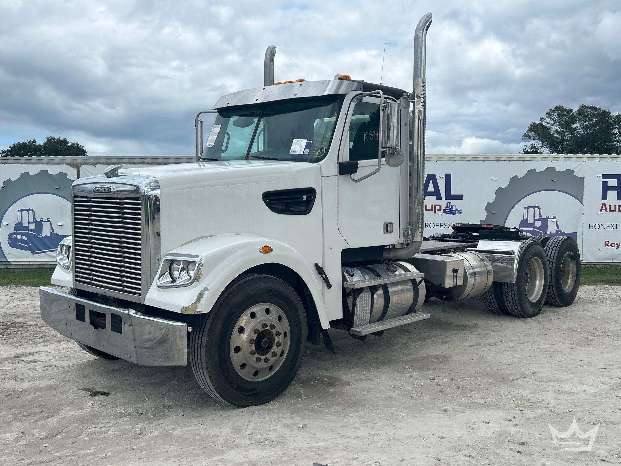 2015 Freightliner 122SD T/A Wet Kit Day Cab Truck Tractor