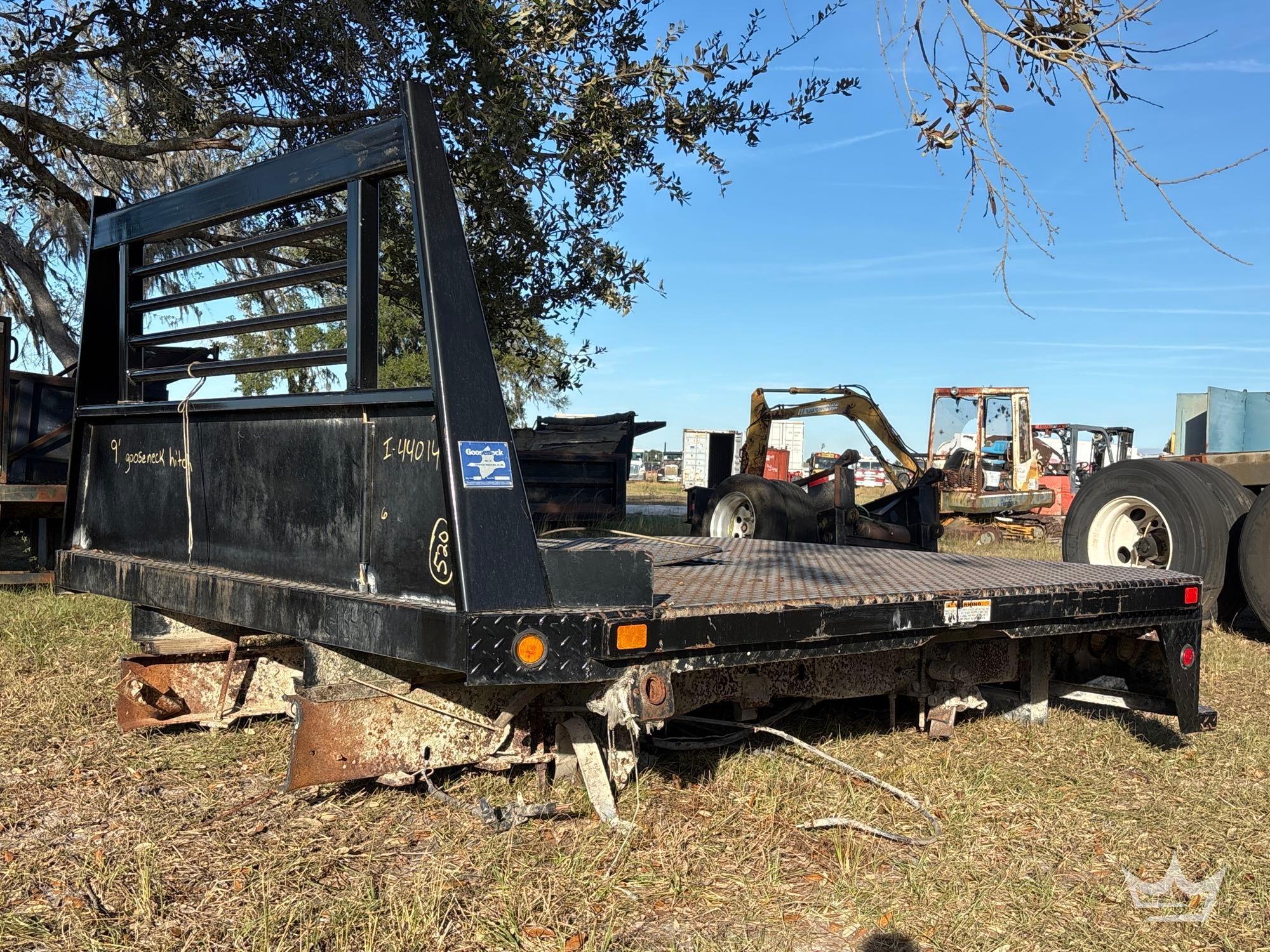 9ft. Flatbed Truck Body with Gooseneck Connection