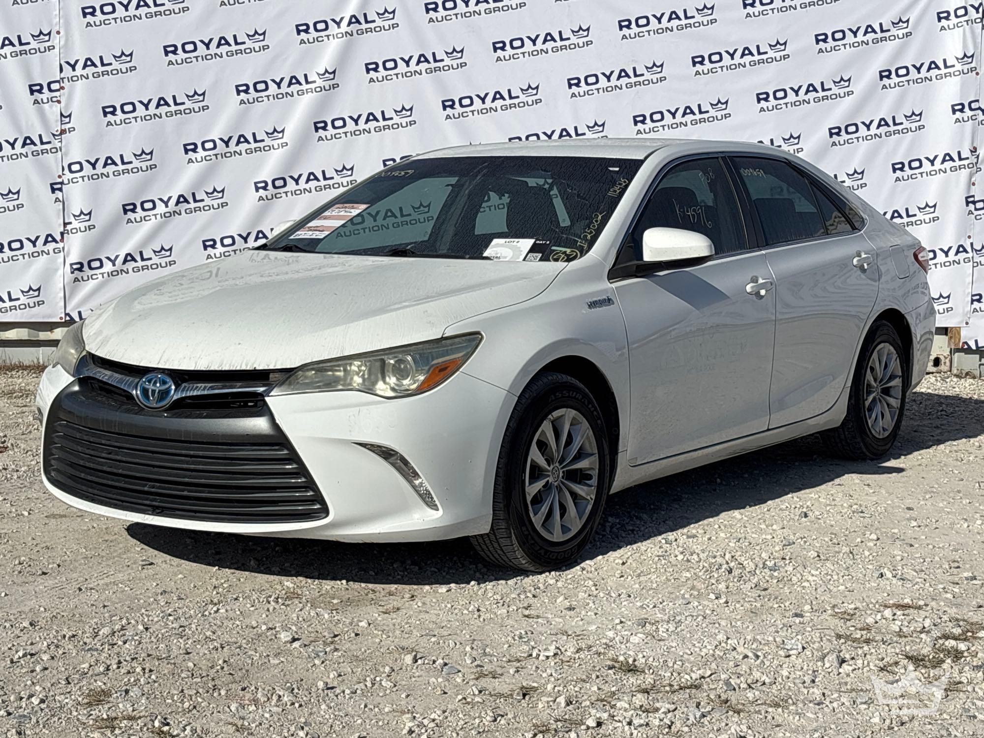 2017 Toyota Camry Hybrid Sedan