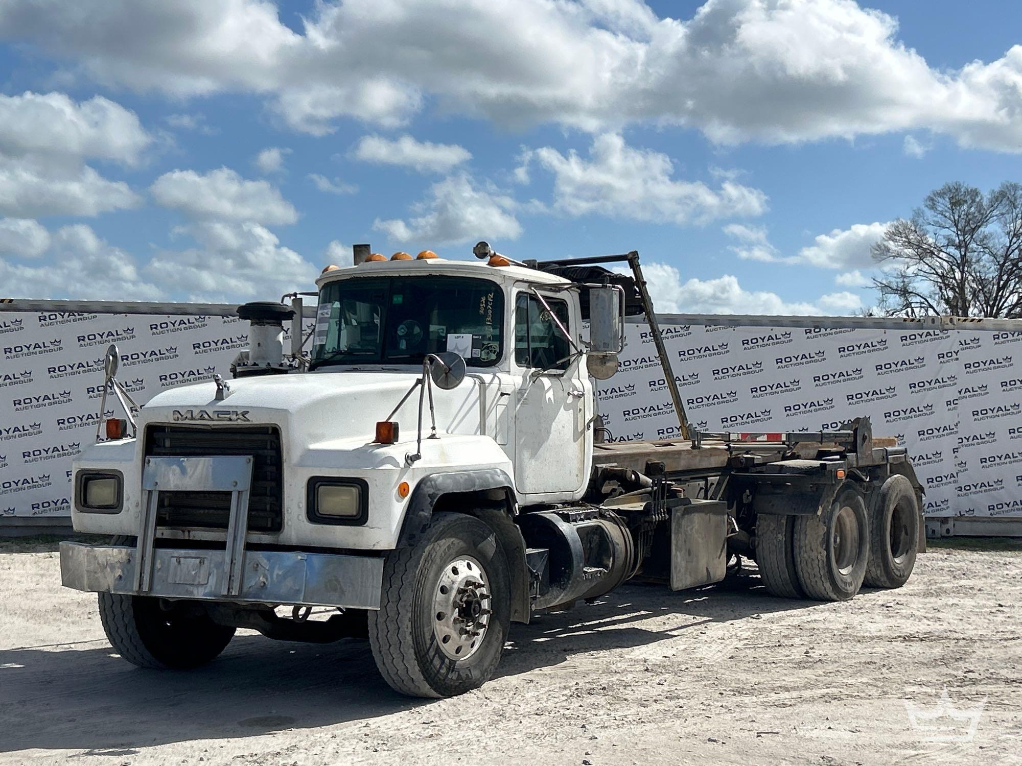 2001 Mack RD688S T/A Galbreath Roll Off Truck