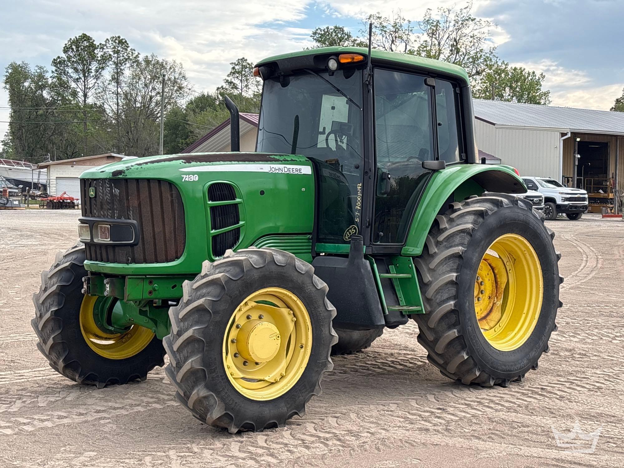 Photo of a  John Deere 7130