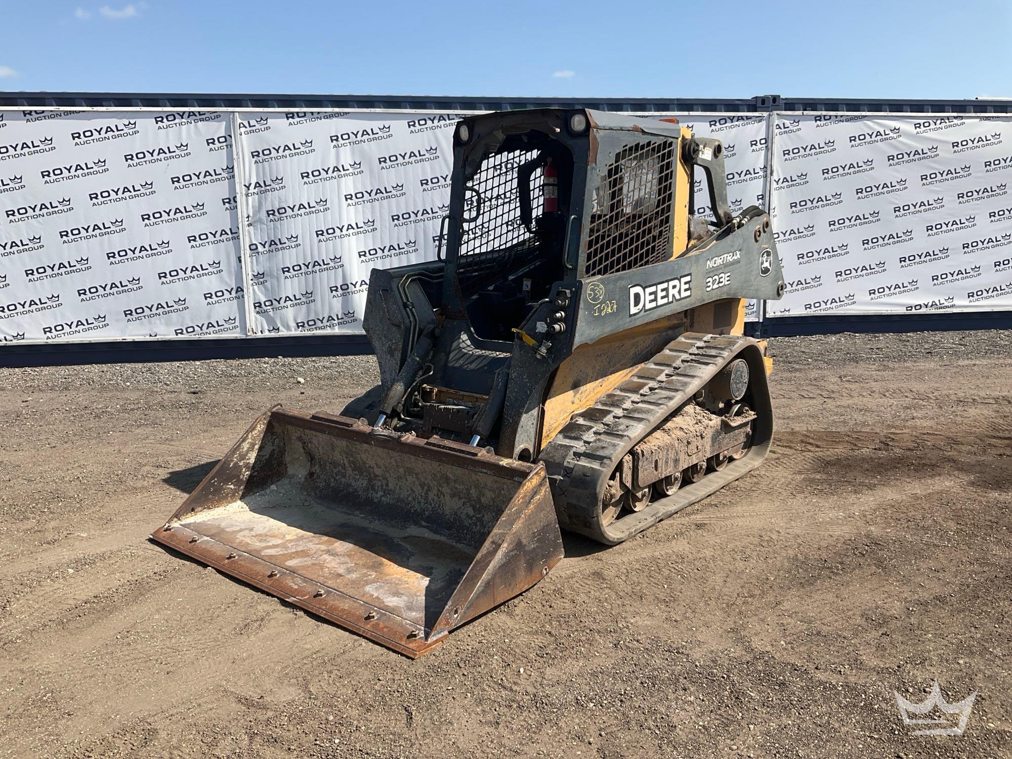 Photo of a 2015 John Deere 323E