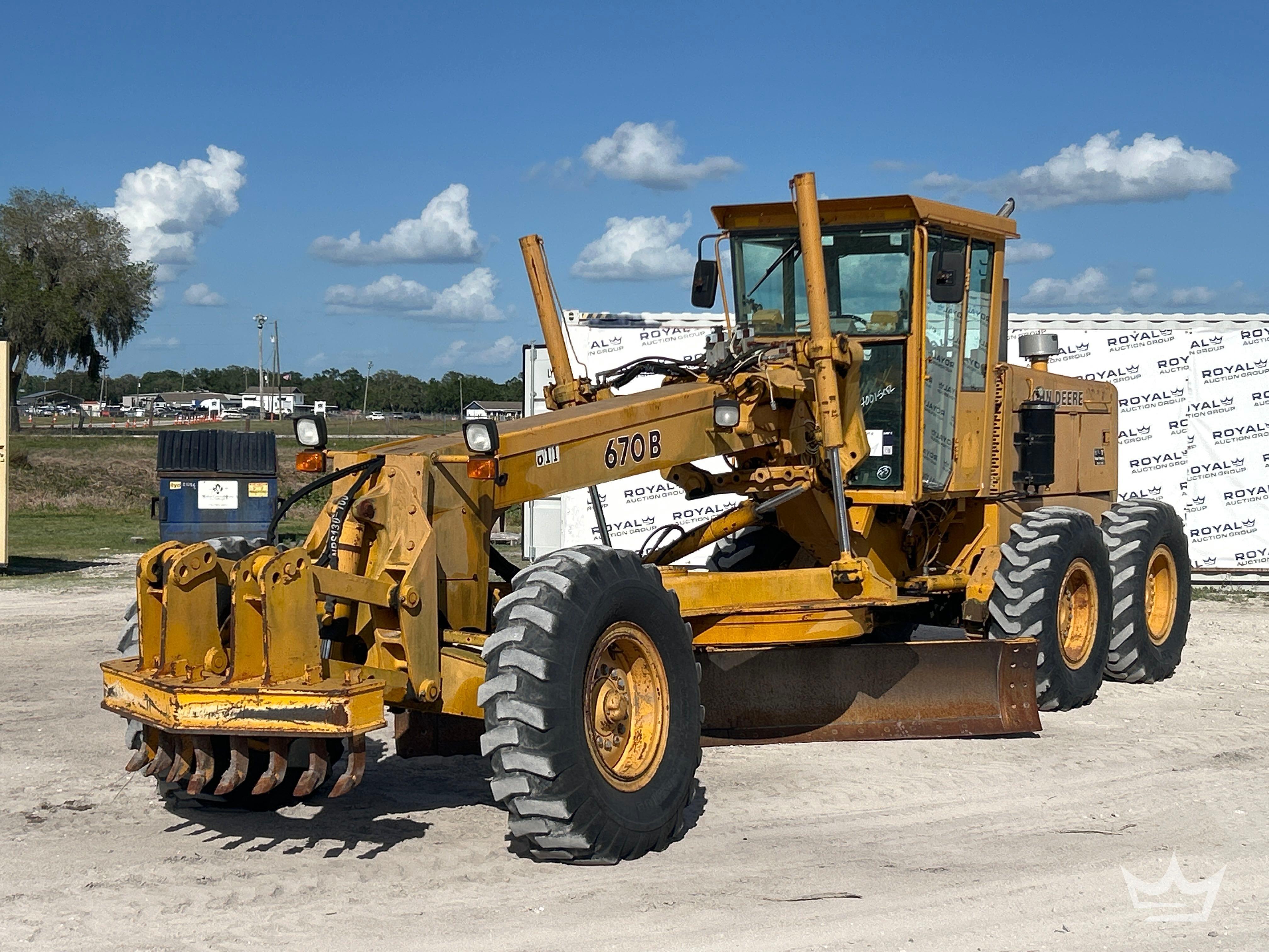 Photo of a 1992 John Deere 670B