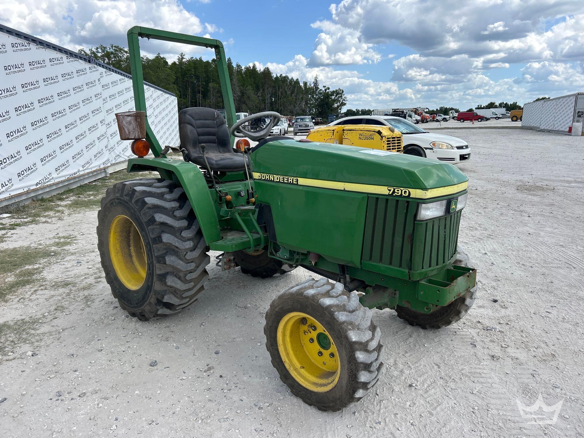 Photo of a 2006 John Deere 790
