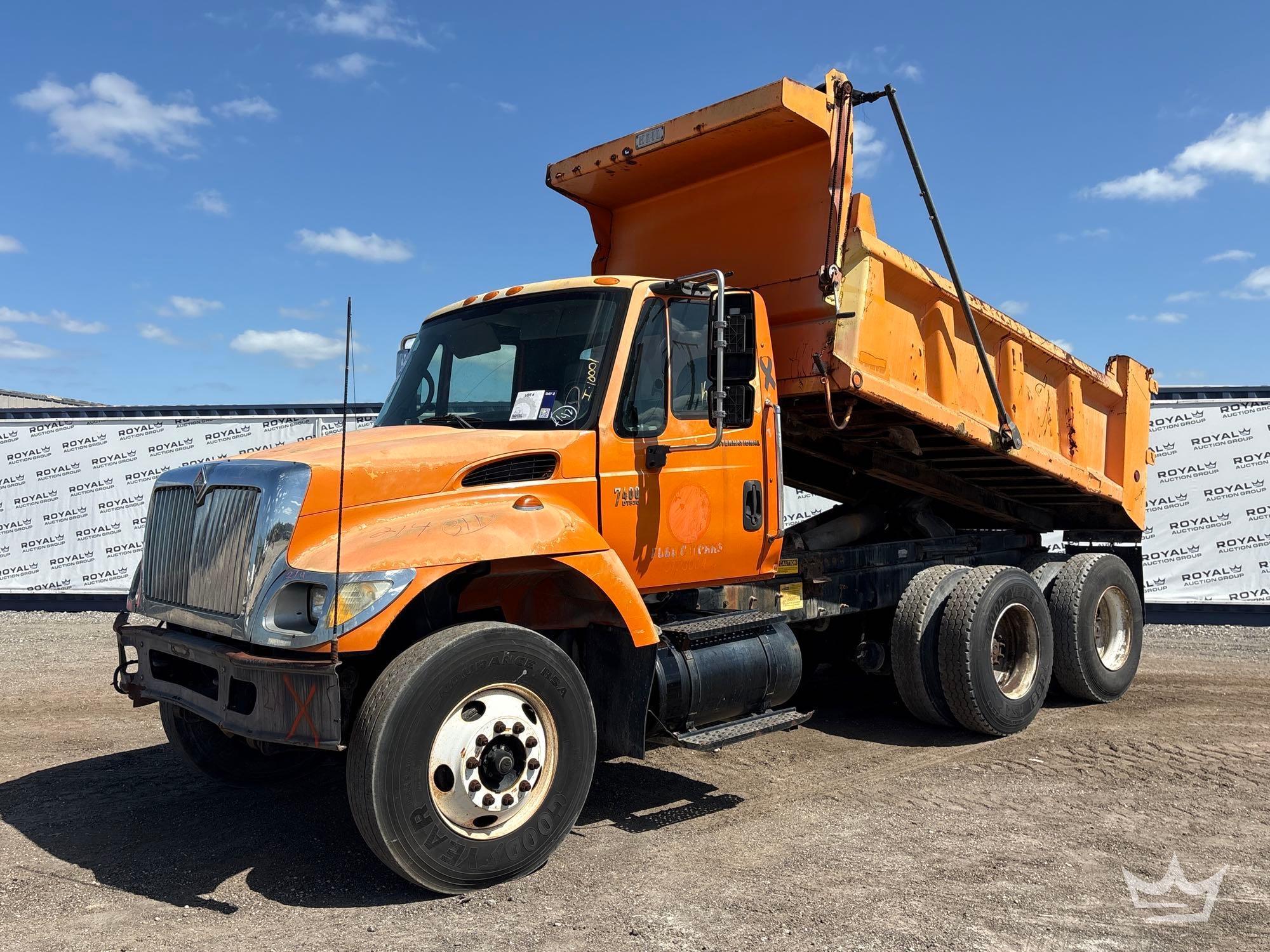 Photo of a 2003 International 4700