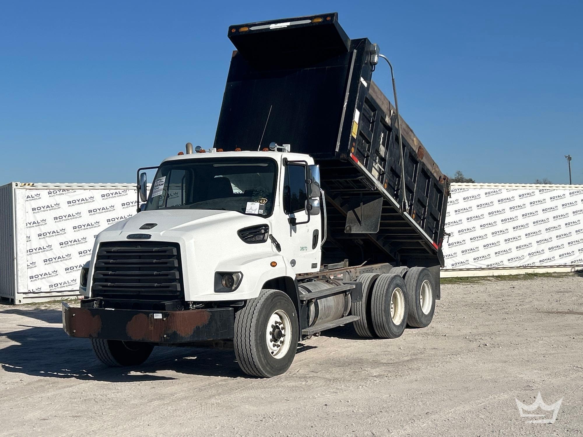 Photo of a 2014 Freightliner 114SD