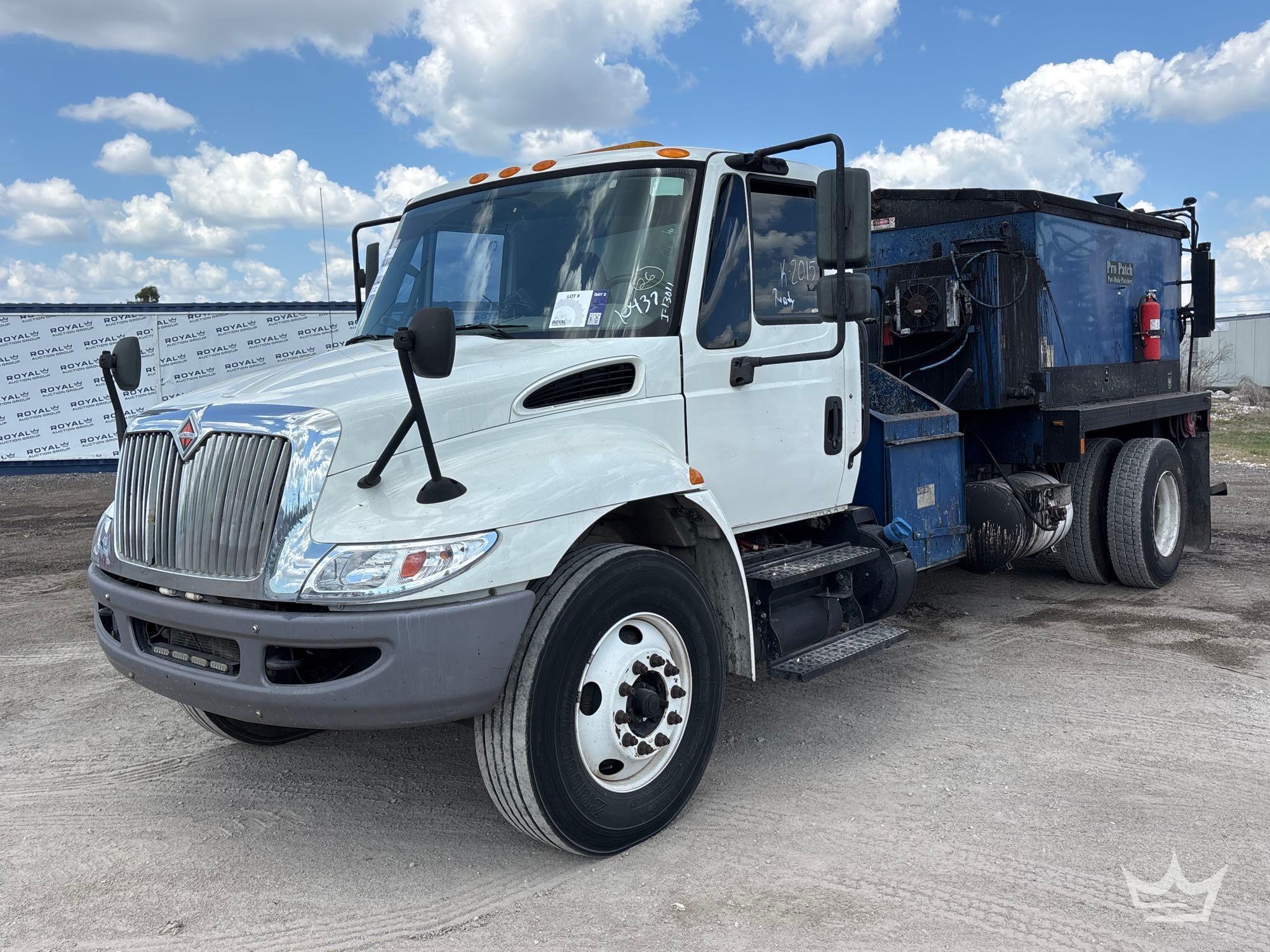 Photo of a 2018 International DuraStar 4300