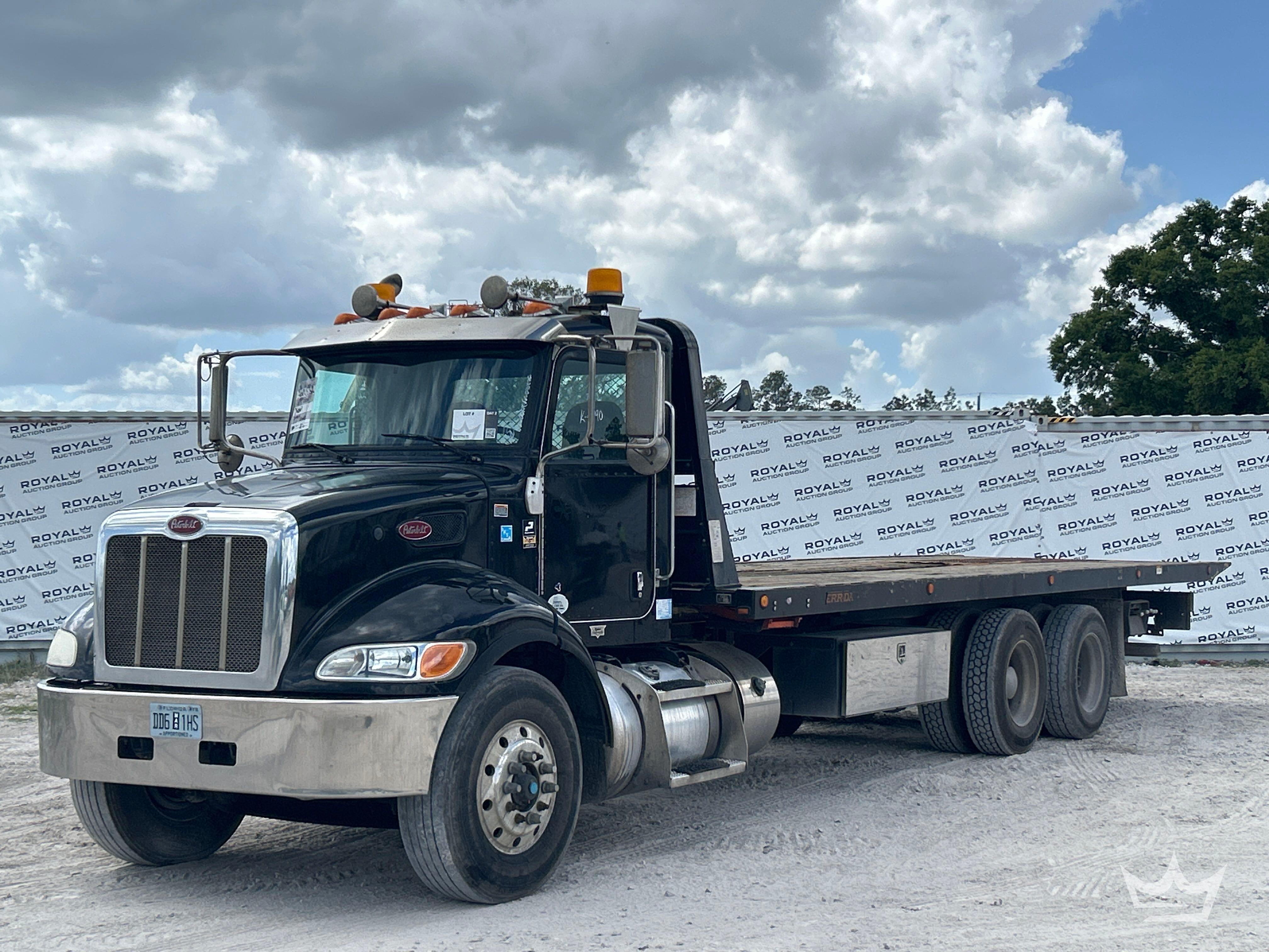 2016 Peterbilt 348 26ft. Rollback Truck