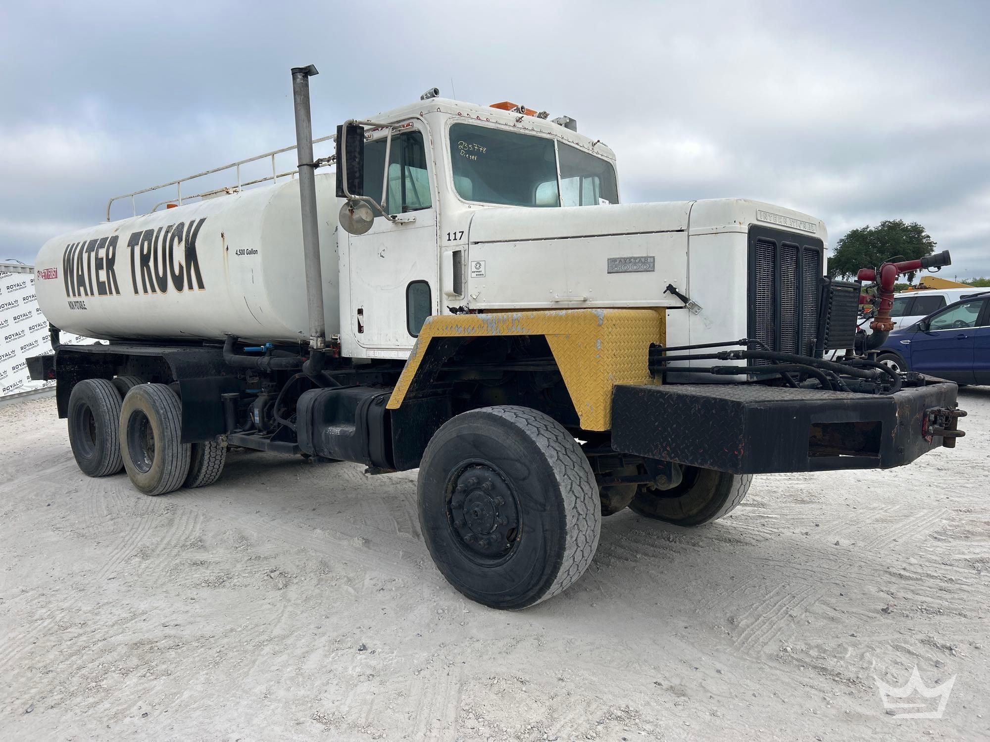 Photo of a 1984 International F5070