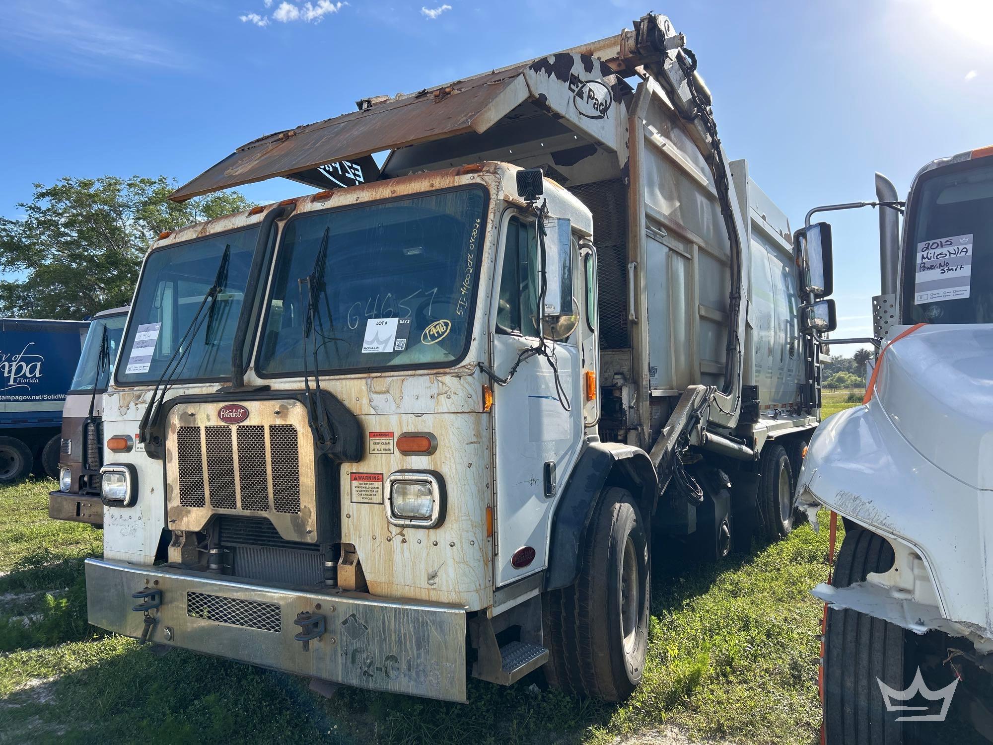 Photo of a 2005 Freightliner FLD120