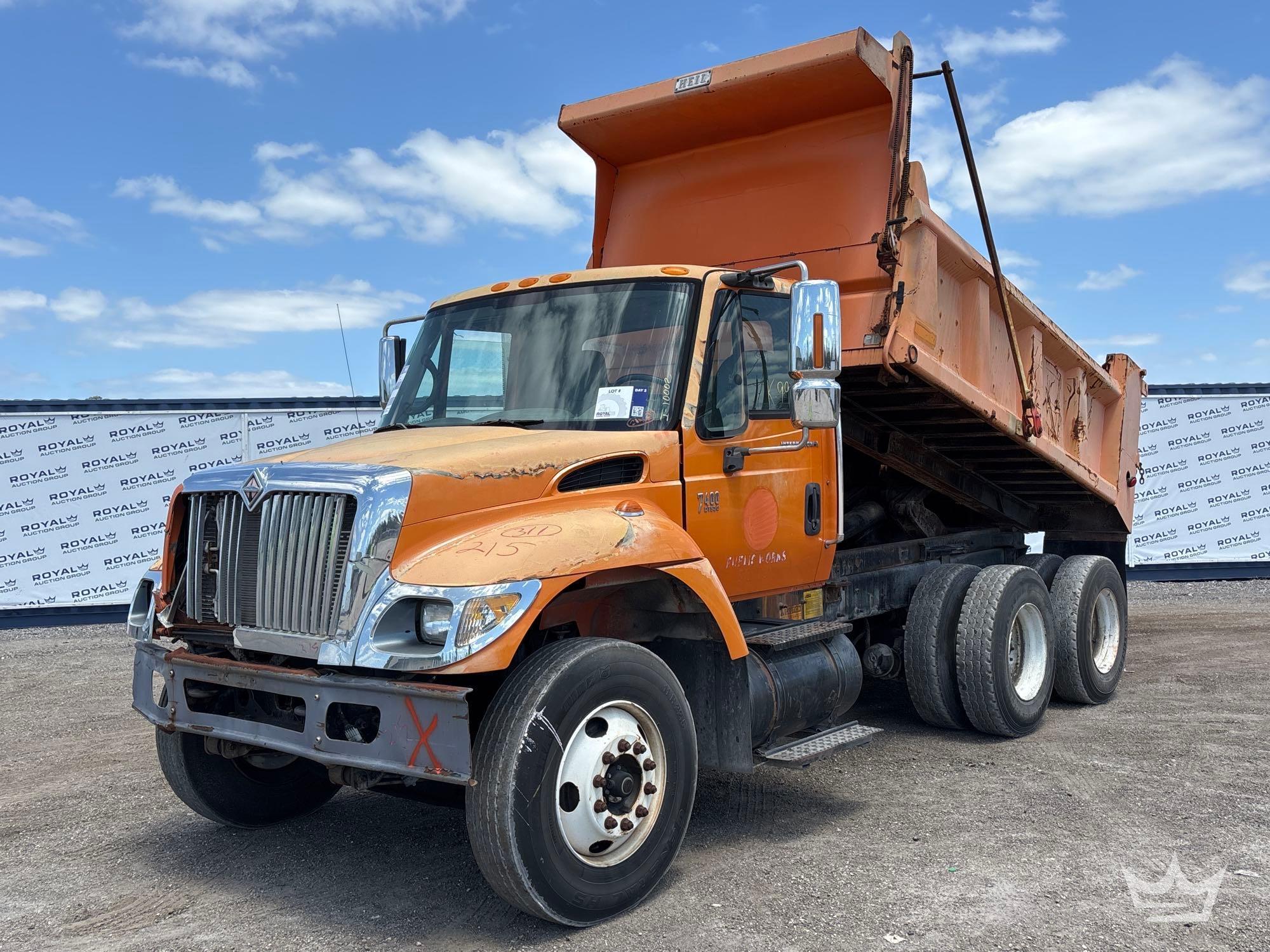 2003 International 7400 T/A Dump Truck