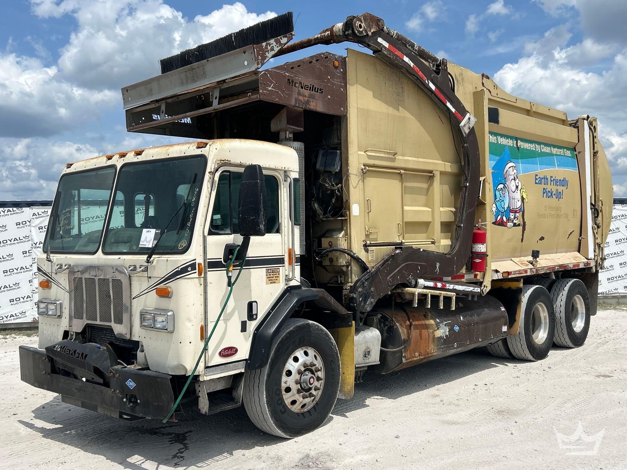 Photo of a 2015 Peterbilt 320