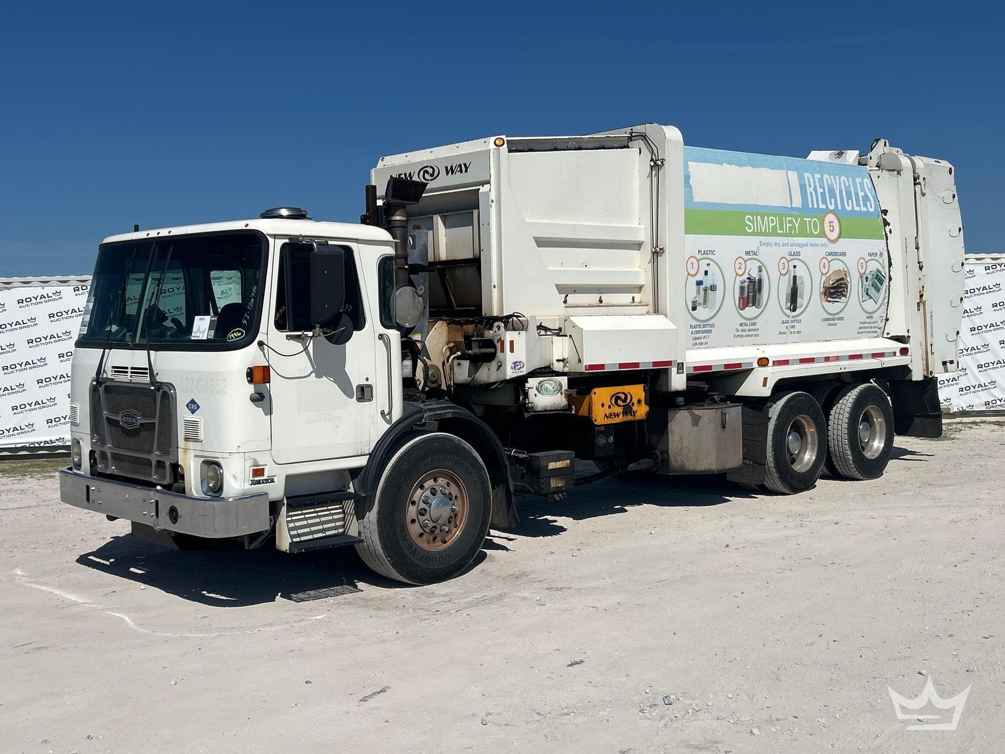 2019 Autocar ACX Xpeditor T/A New Way 31ASL 31yd Side Loader Garbage Truck