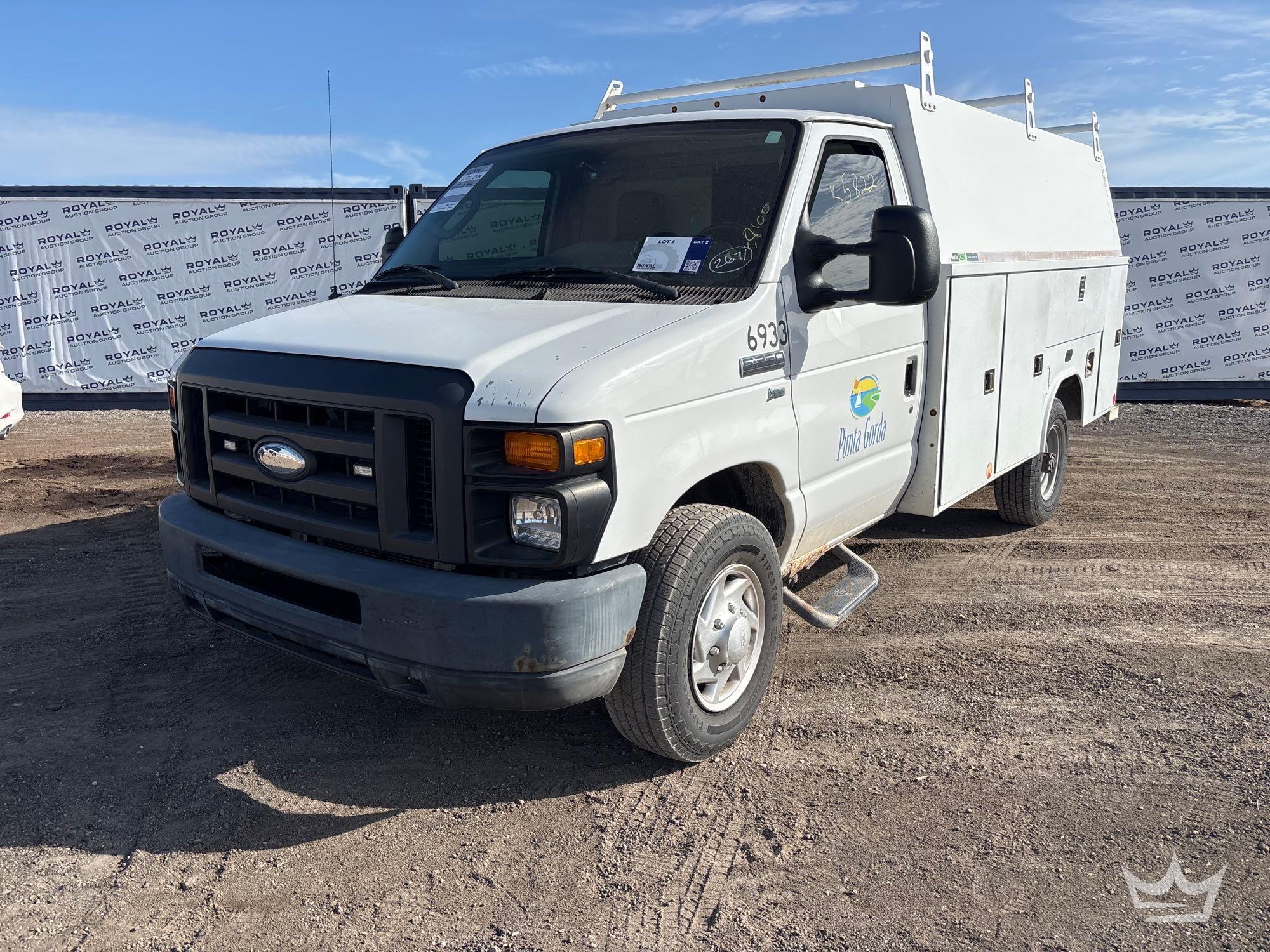 Photo of a 2014 Ford E350