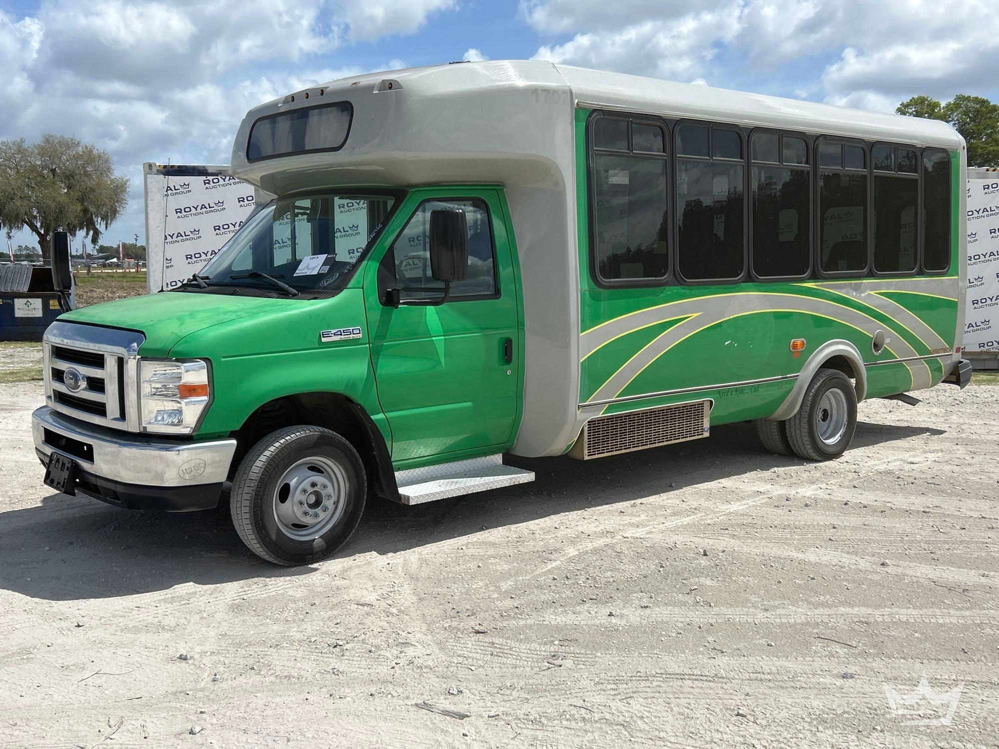 2017 Ford E-450 Super Duty Shuttle Bus